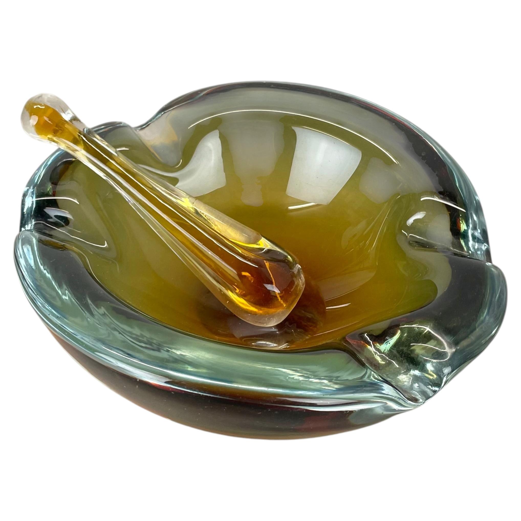 Großer, 1,6 kg schwerer, mehrfarbiger Aschenbecher in Muschelform aus Murano-Glas, Murano, Italien, 1970er Jahre