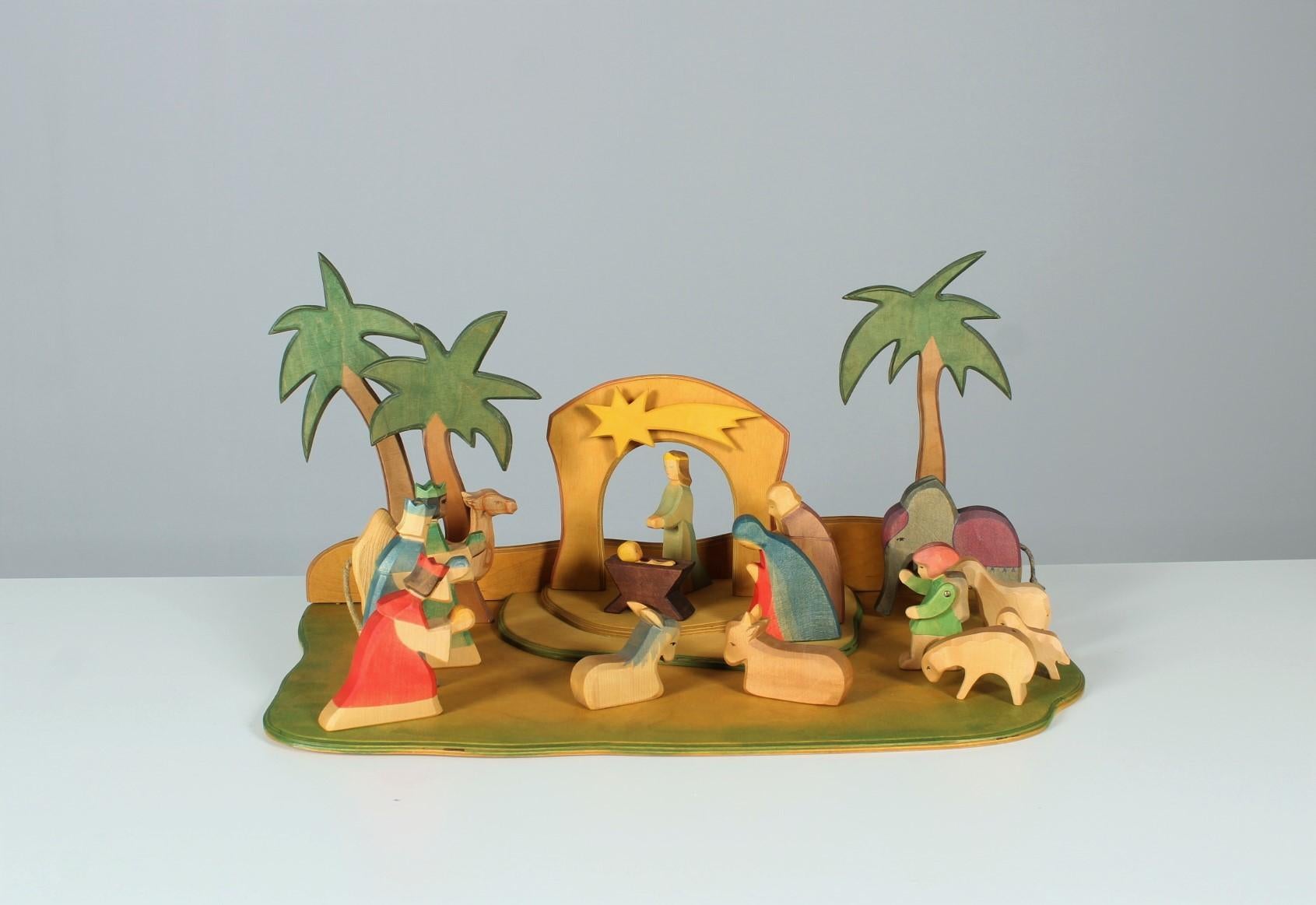 Großes 16-teiliges Nativity-Set von Ostheimer, handgeschnitzt, zertifiziert, Weihnachtsring (Deutsch) im Angebot