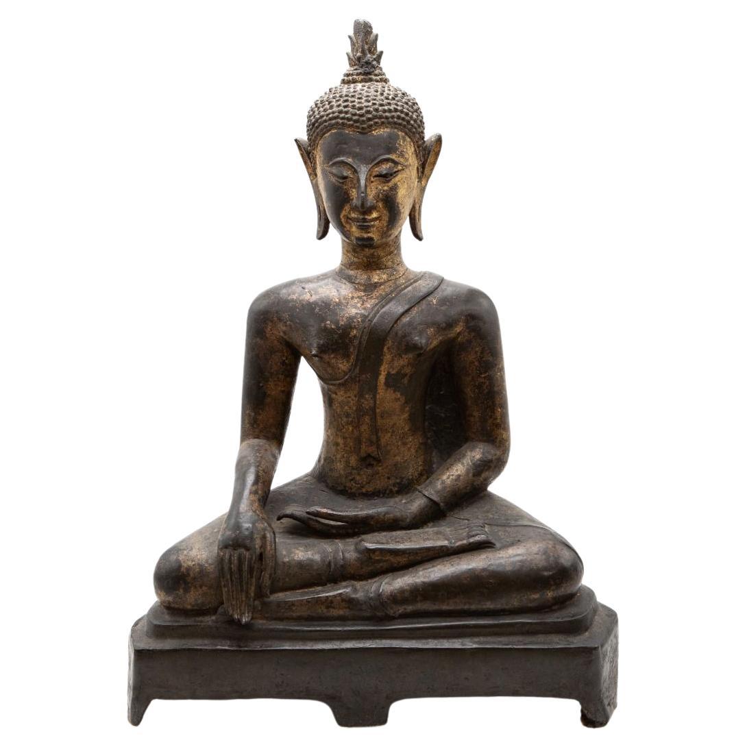 Grand bouddha du Siam en bronze doré des XVIe et XVIIe siècles, de style Sukhothai en vente