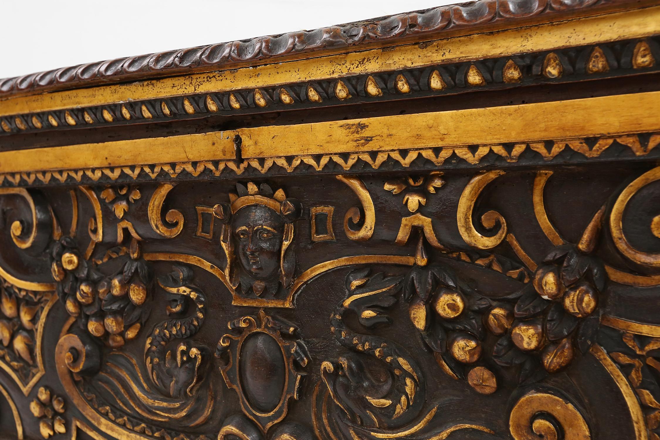 Large 16th century carved and polychroom painted oak Venetian chest, Italy For Sale 3