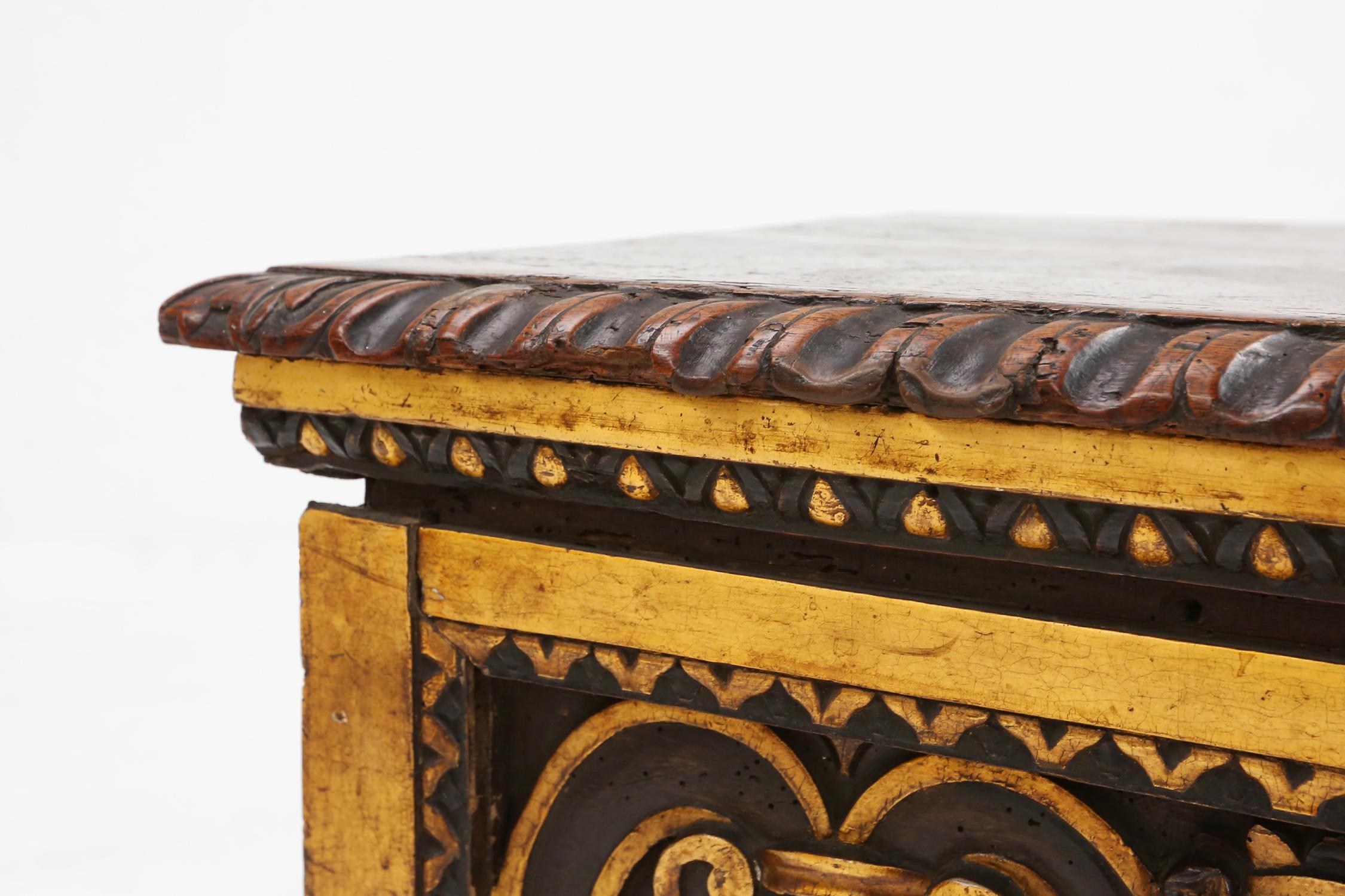 Large 16th century carved and polychroom painted oak Venetian chest, Italy For Sale 4
