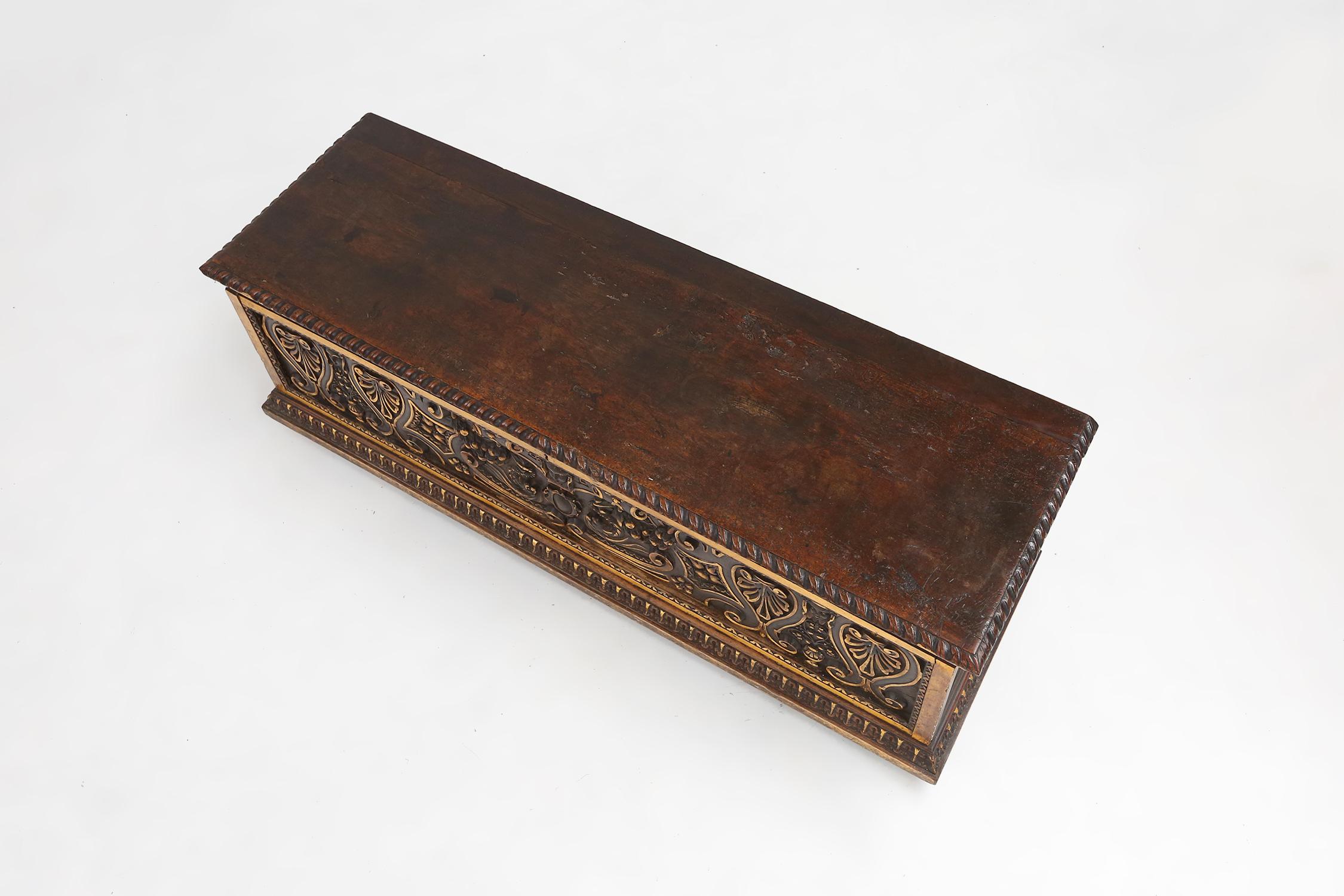 Large 16th century carved and polychroom painted oak Venetian chest, Italy For Sale 10