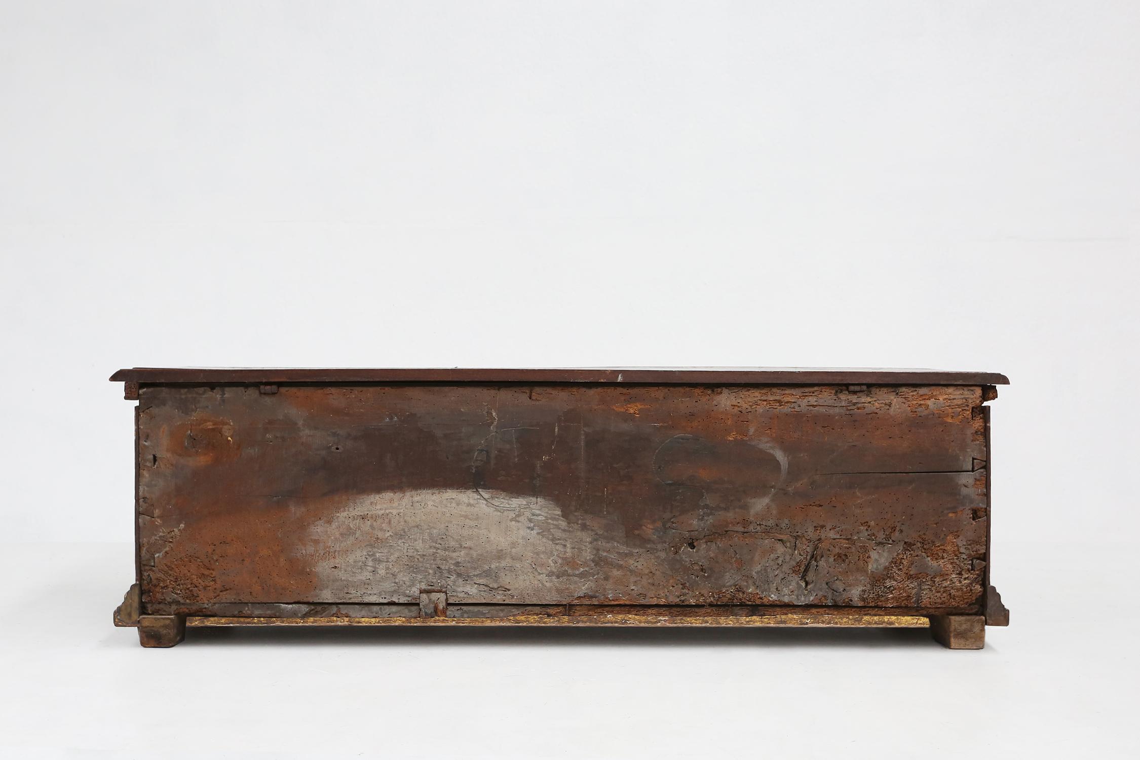 Large 16th century carved and polychroom painted oak Venetian chest, Italy For Sale 11