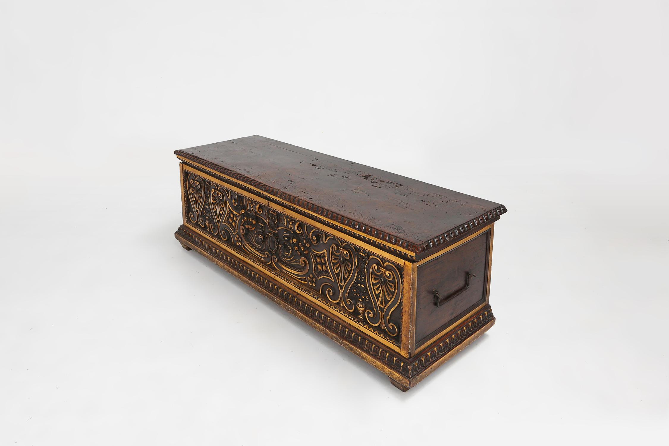 Large 16th century carved and polychroom painted oak Venetian chest, Italy For Sale 1