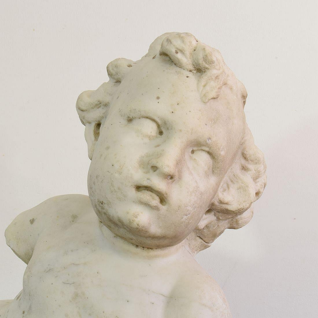 Grand fragment d'ange baroque italien en marbre de Carrare sculpté du 17/18e siècle en vente 1