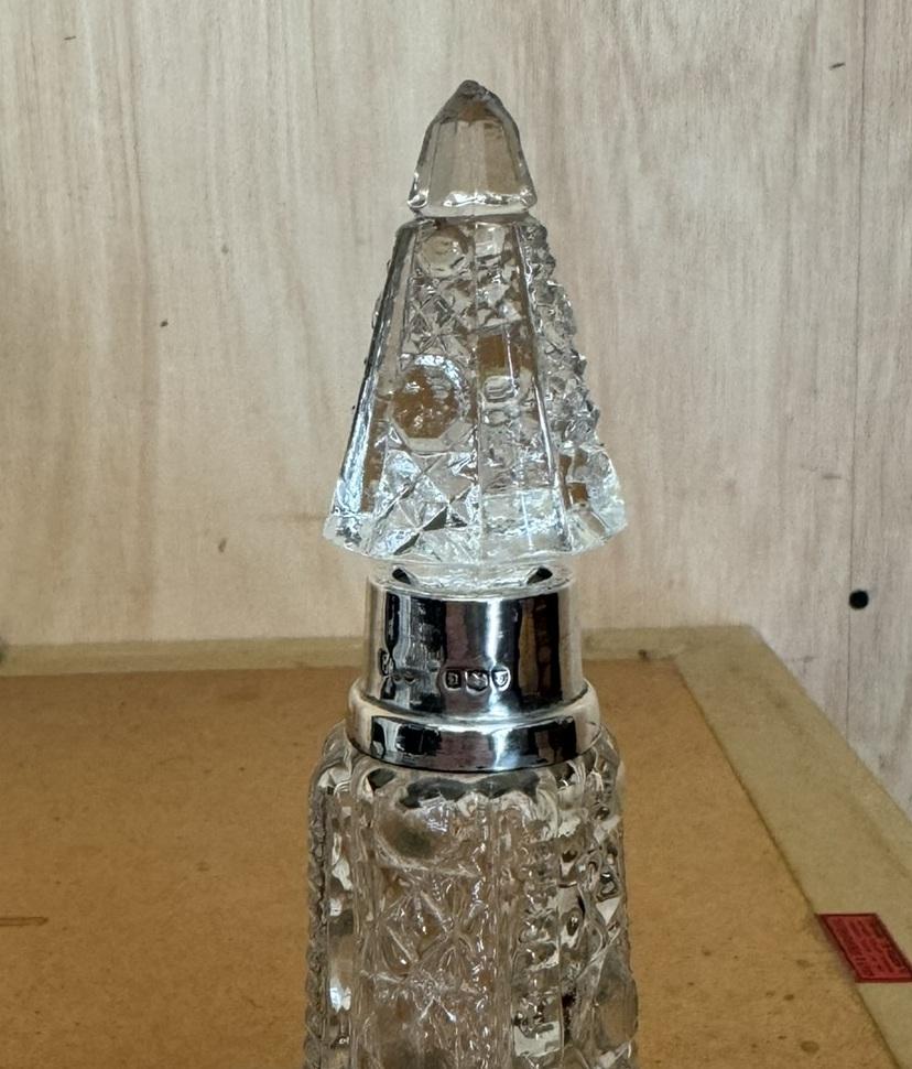 GRAN Frasco de PERFUME ANTIGUO de 17,5 cm 1908 Frasco de vidrio tallado con cristales de plata esterlina en venta 4