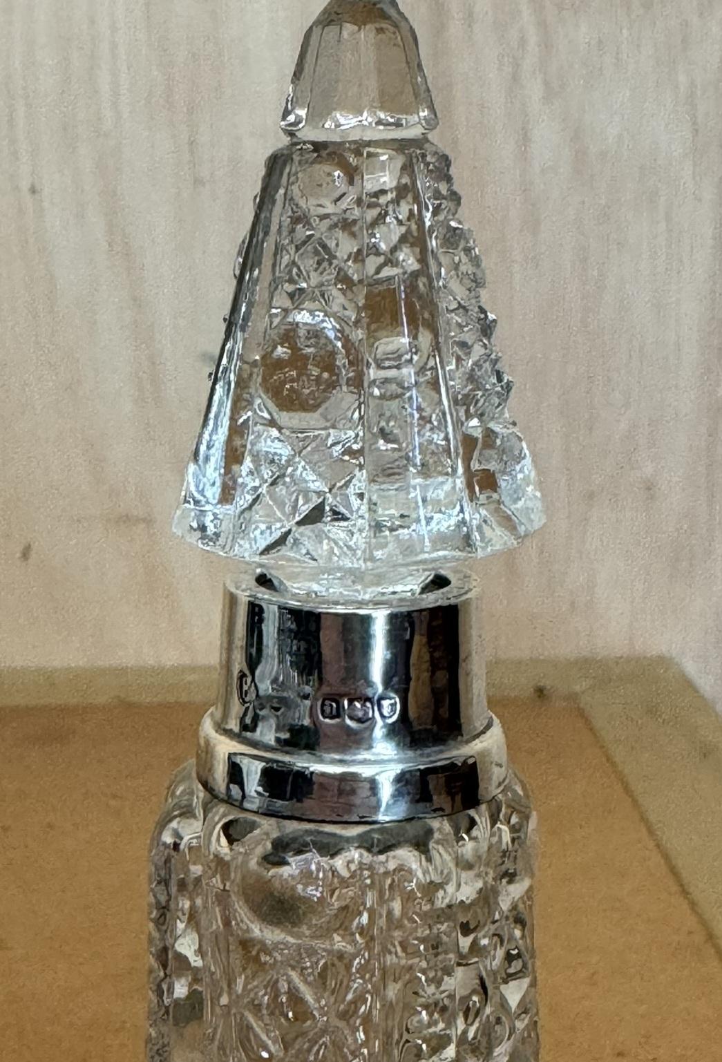 GRAN Frasco de PERFUME ANTIGUO de 17,5 cm 1908 Frasco de vidrio tallado con cristales de plata esterlina en venta 5
