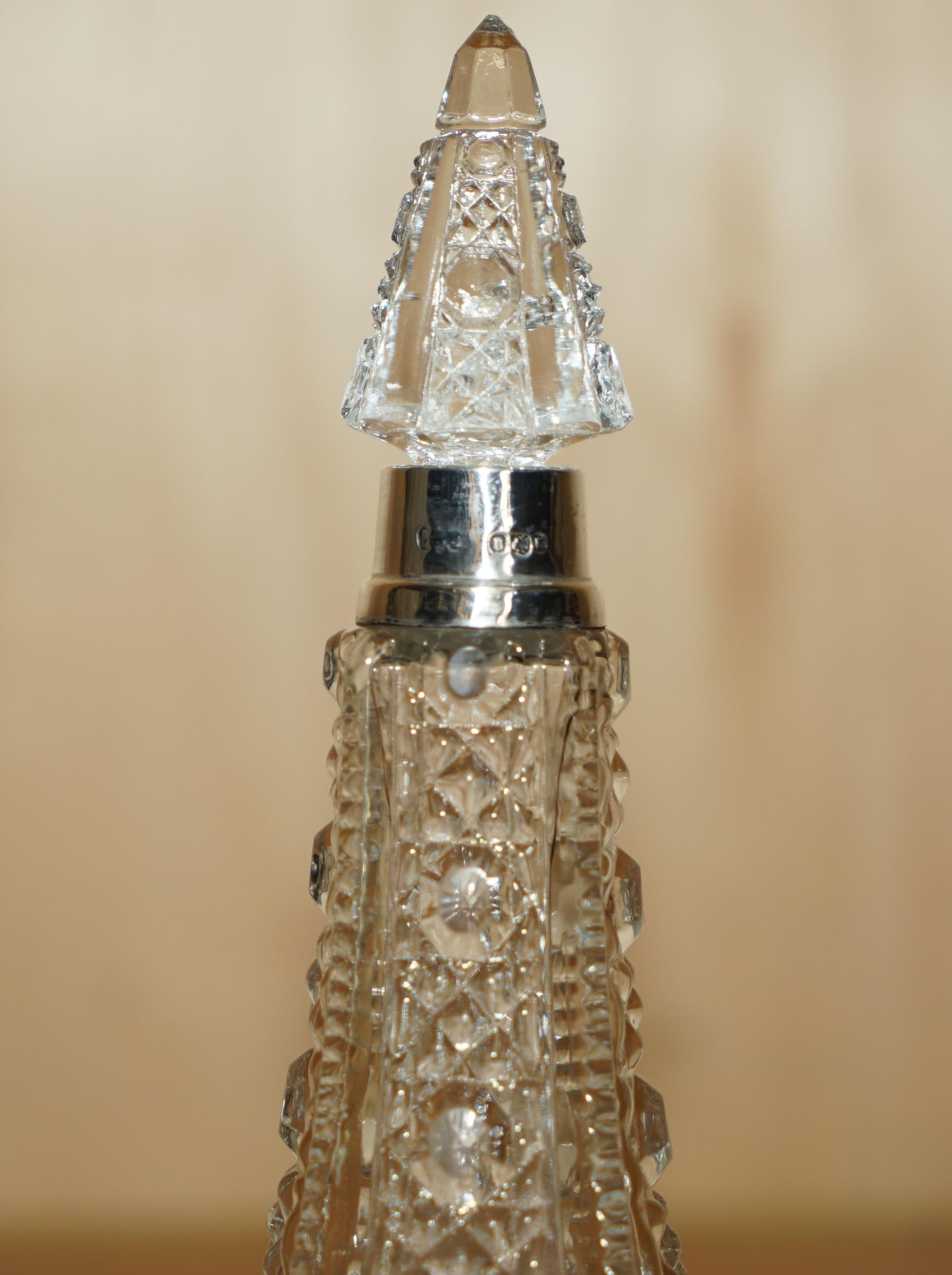 GRAN Frasco de PERFUME ANTIGUO de 17,5 cm 1908 Frasco de vidrio tallado con cristales de plata esterlina Eduardiano en venta