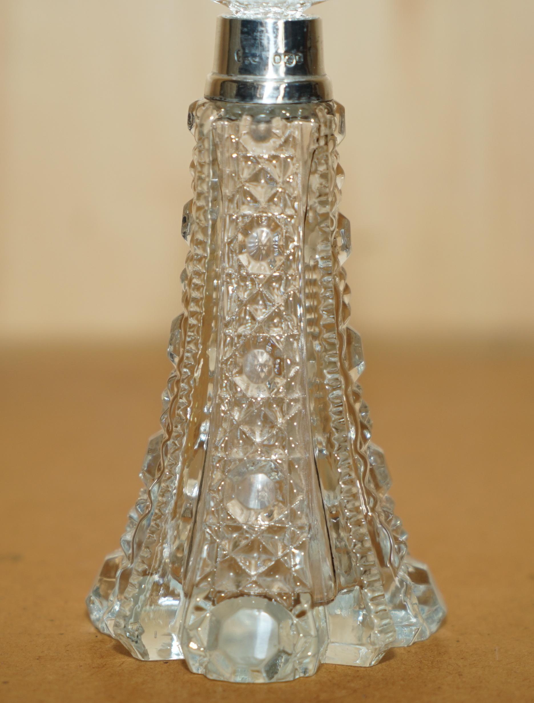 GRAN Frasco de PERFUME ANTIGUO de 17,5 cm 1908 Frasco de vidrio tallado con cristales de plata esterlina Inglés en venta