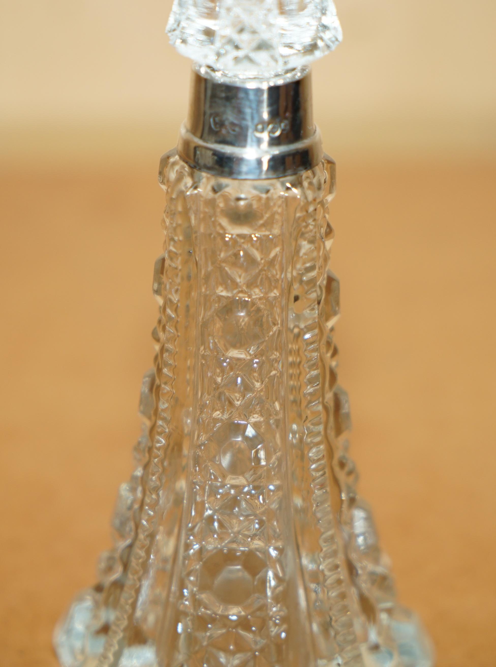 GRAN Frasco de PERFUME ANTIGUO de 17,5 cm 1908 Frasco de vidrio tallado con cristales de plata esterlina en Bueno estado para la venta en West Sussex, Pulborough