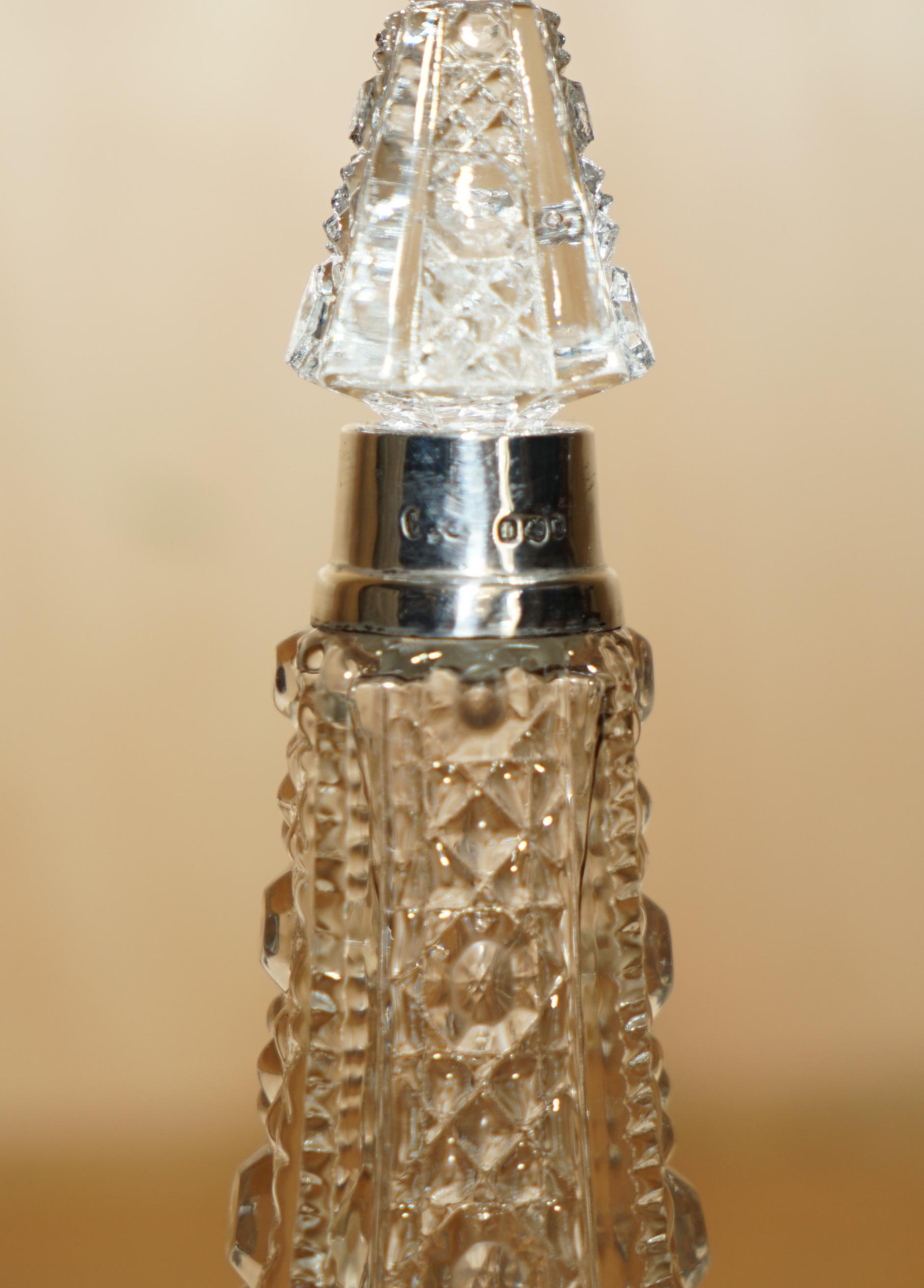 GRAN Frasco de PERFUME ANTIGUO de 17,5 cm 1908 Frasco de vidrio tallado con cristales de plata esterlina principios del siglo XX en venta