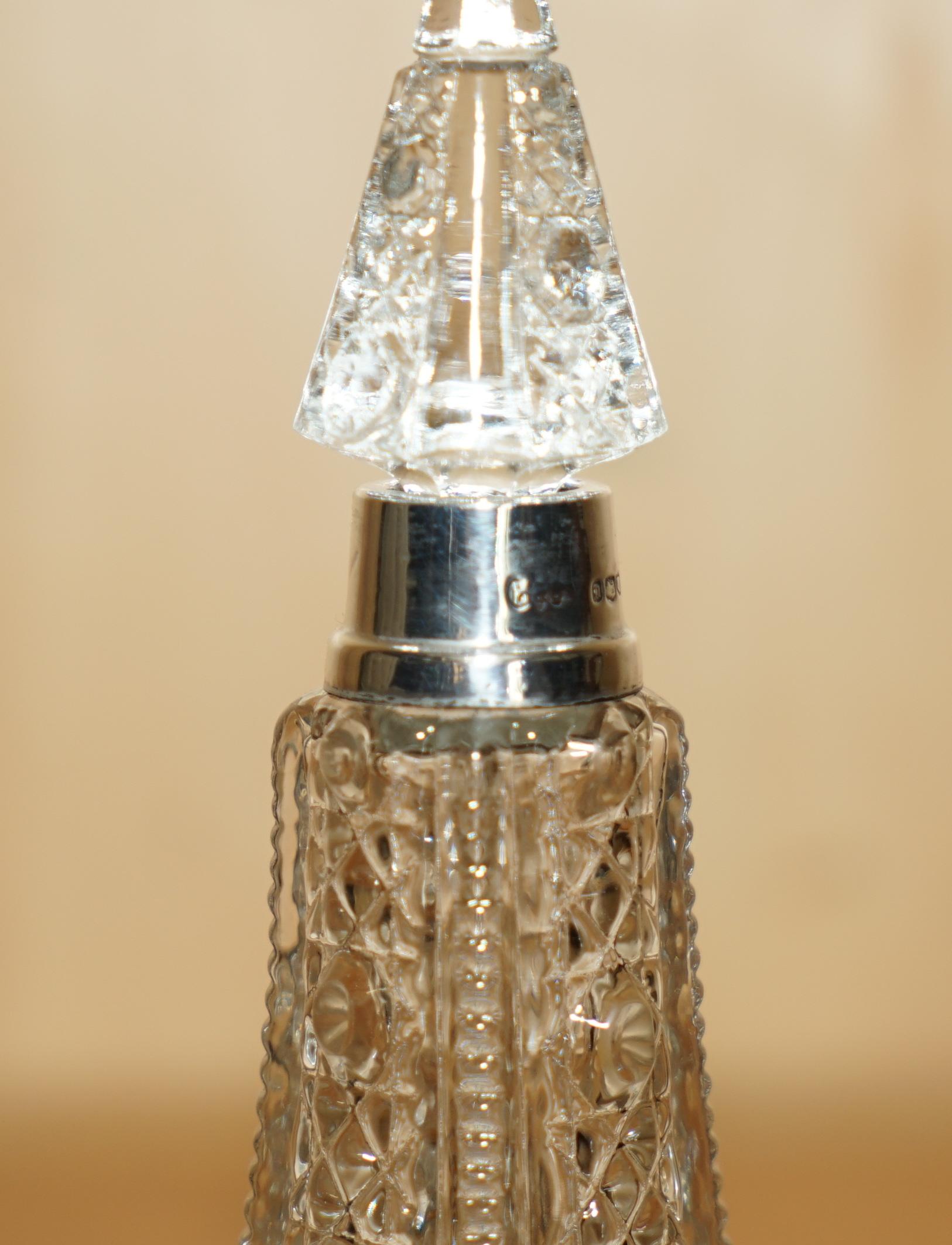GRAN Frasco de PERFUME ANTIGUO de 17,5 cm 1908 Frasco de vidrio tallado con cristales de plata esterlina Vidrio en venta