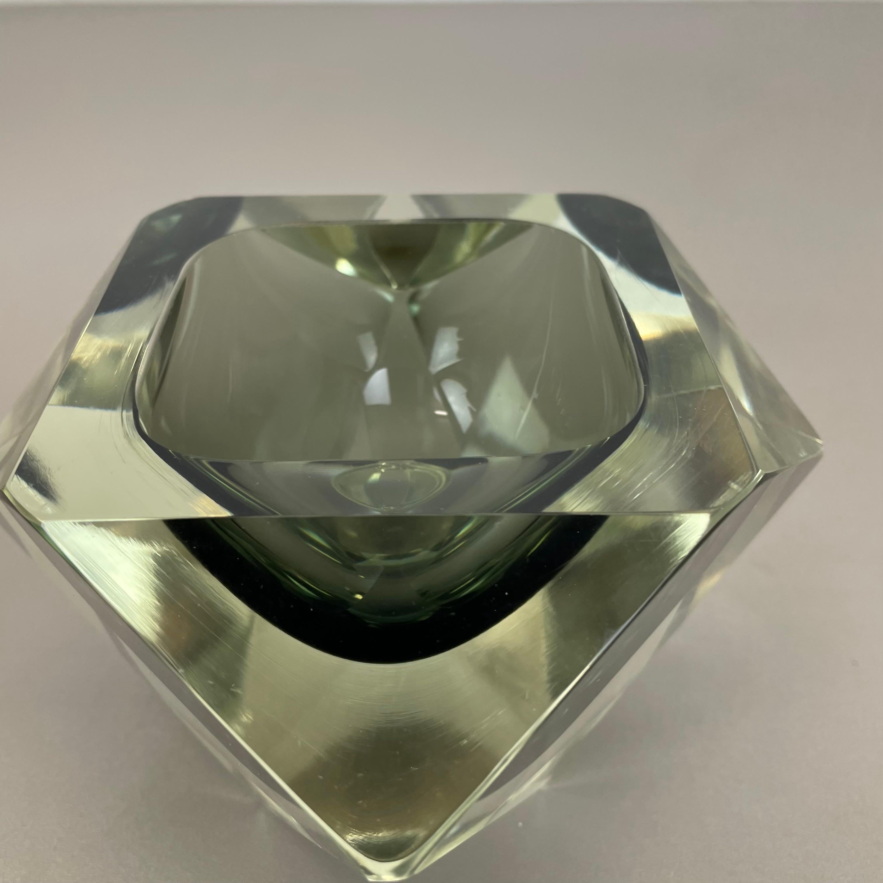 Elemento grande de cristal de Murano DIAMANTE de 1,7 kg, atribuido a Flavio Poli, Italia 1970 en venta 4