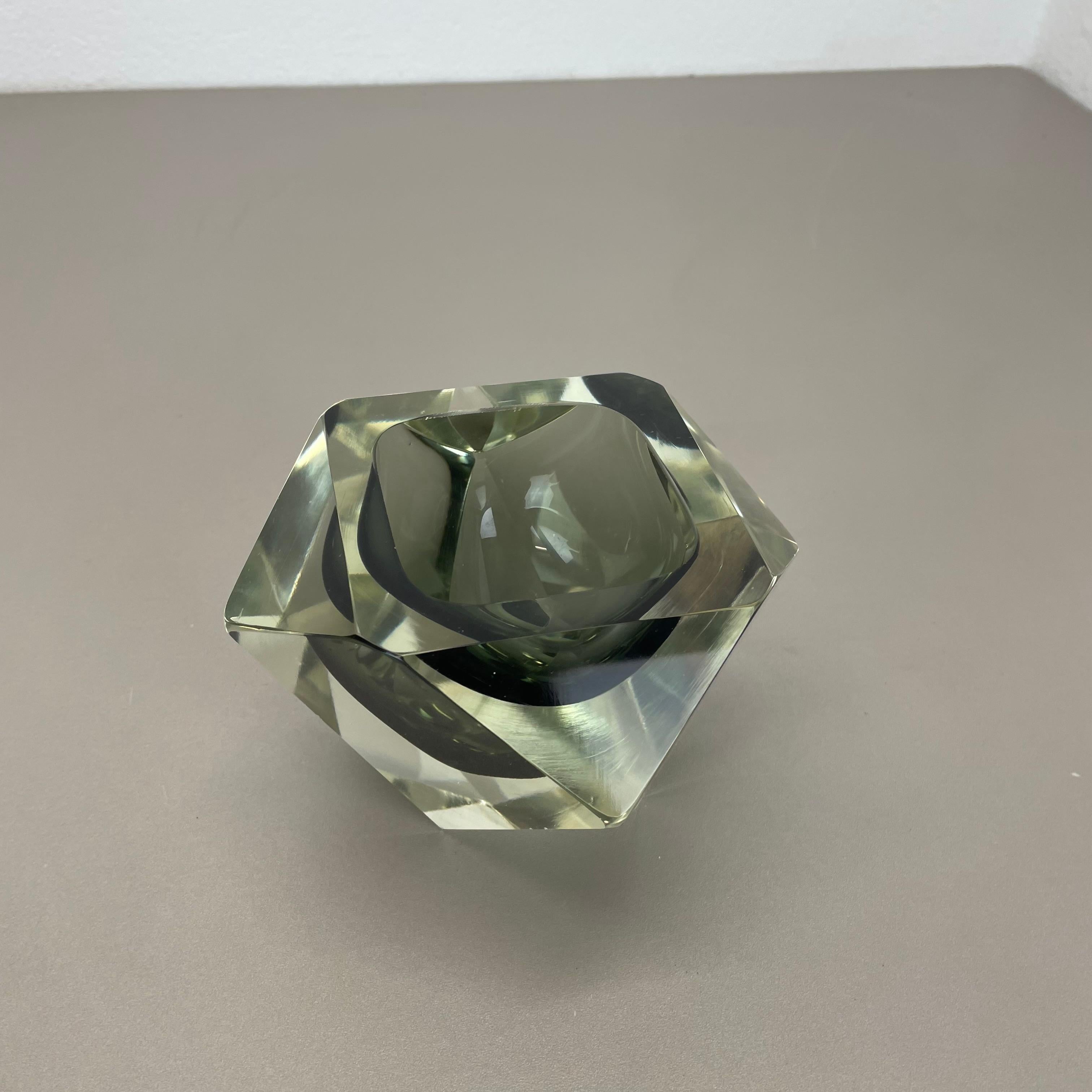 Elemento grande de cristal de Murano DIAMANTE de 1,7 kg, atribuido a Flavio Poli, Italia 1970 Italiano en venta