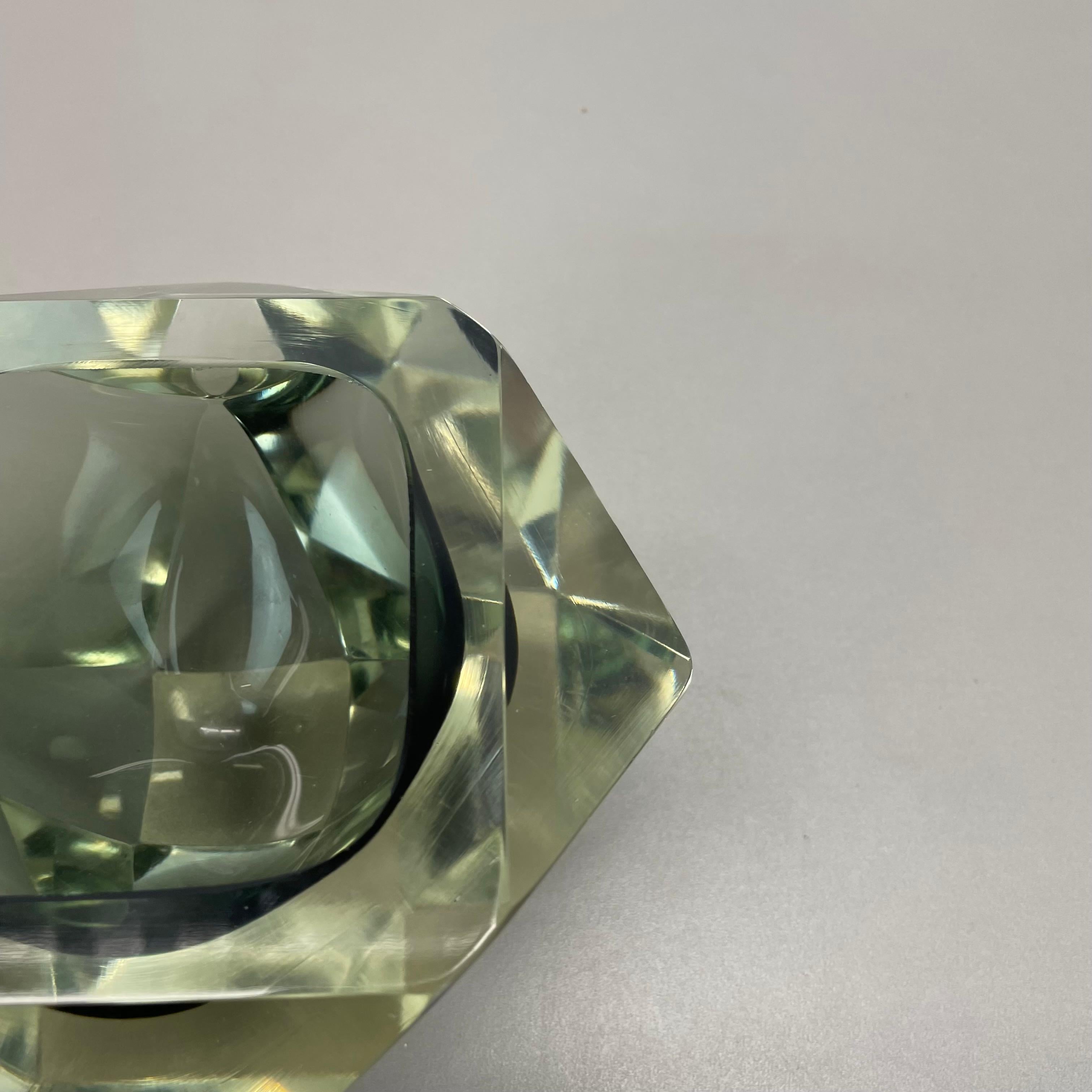Elemento grande de cristal de Murano DIAMANTE de 1,7 kg, atribuido a Flavio Poli, Italia 1970 Cristal de Murano en venta
