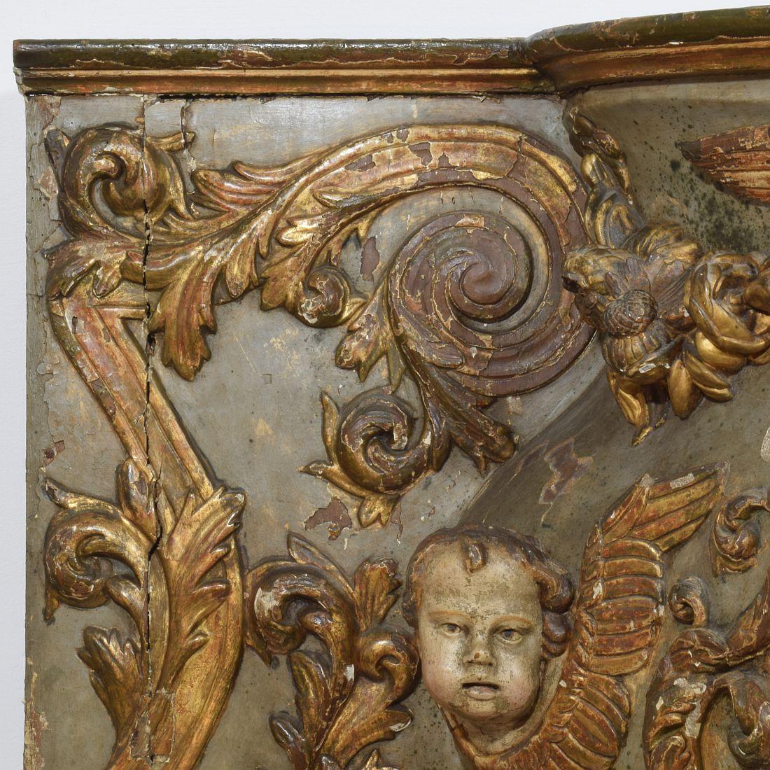 Large 17th/ 18th Century Italian Hand Carved Baroque Tabernacle With Angels In Fair Condition In Buisson, FR