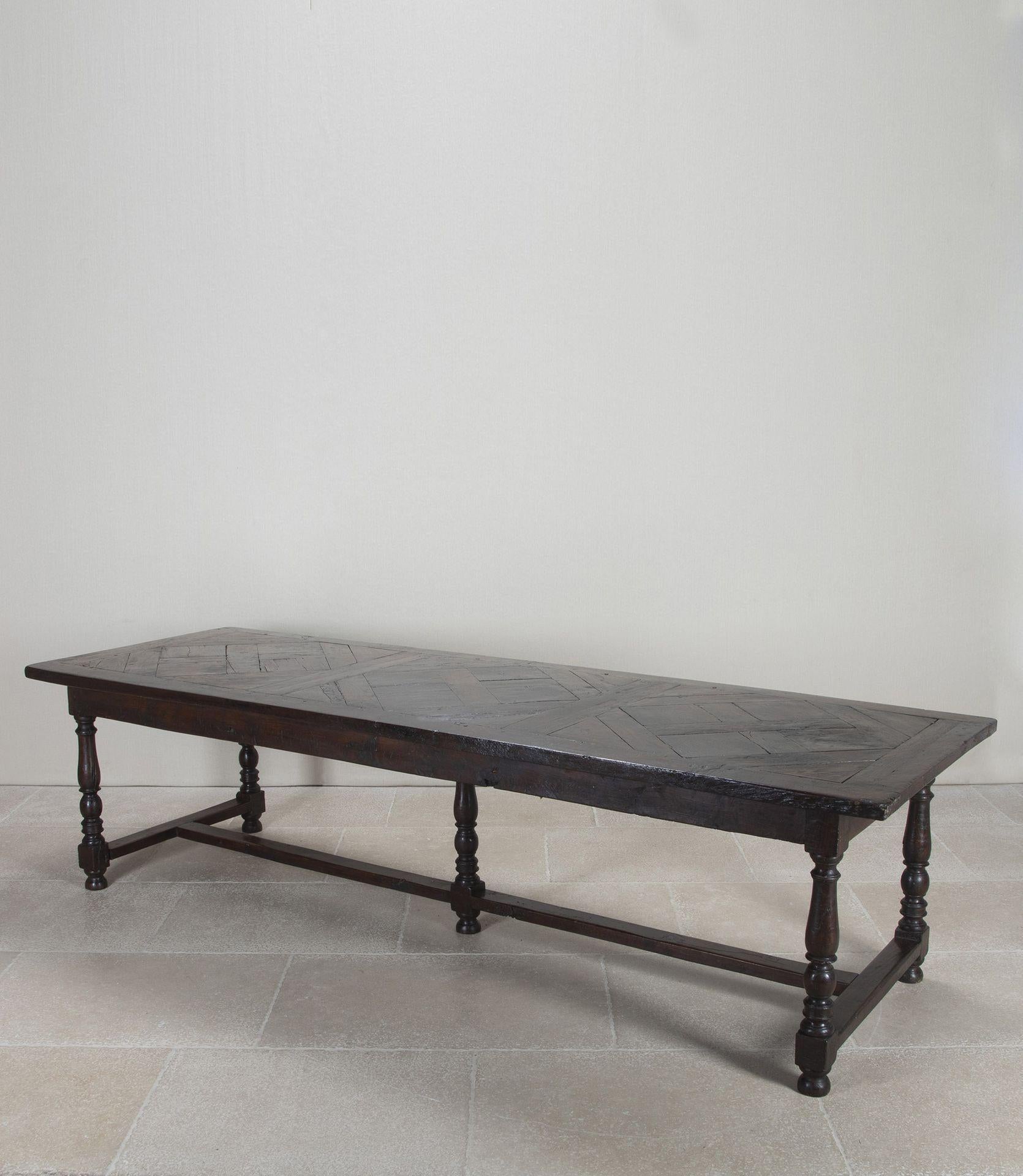 Louis XIV Large 17th-18th Century Parisian 'Versailles Parquetry' Oak Refectory Table en vente