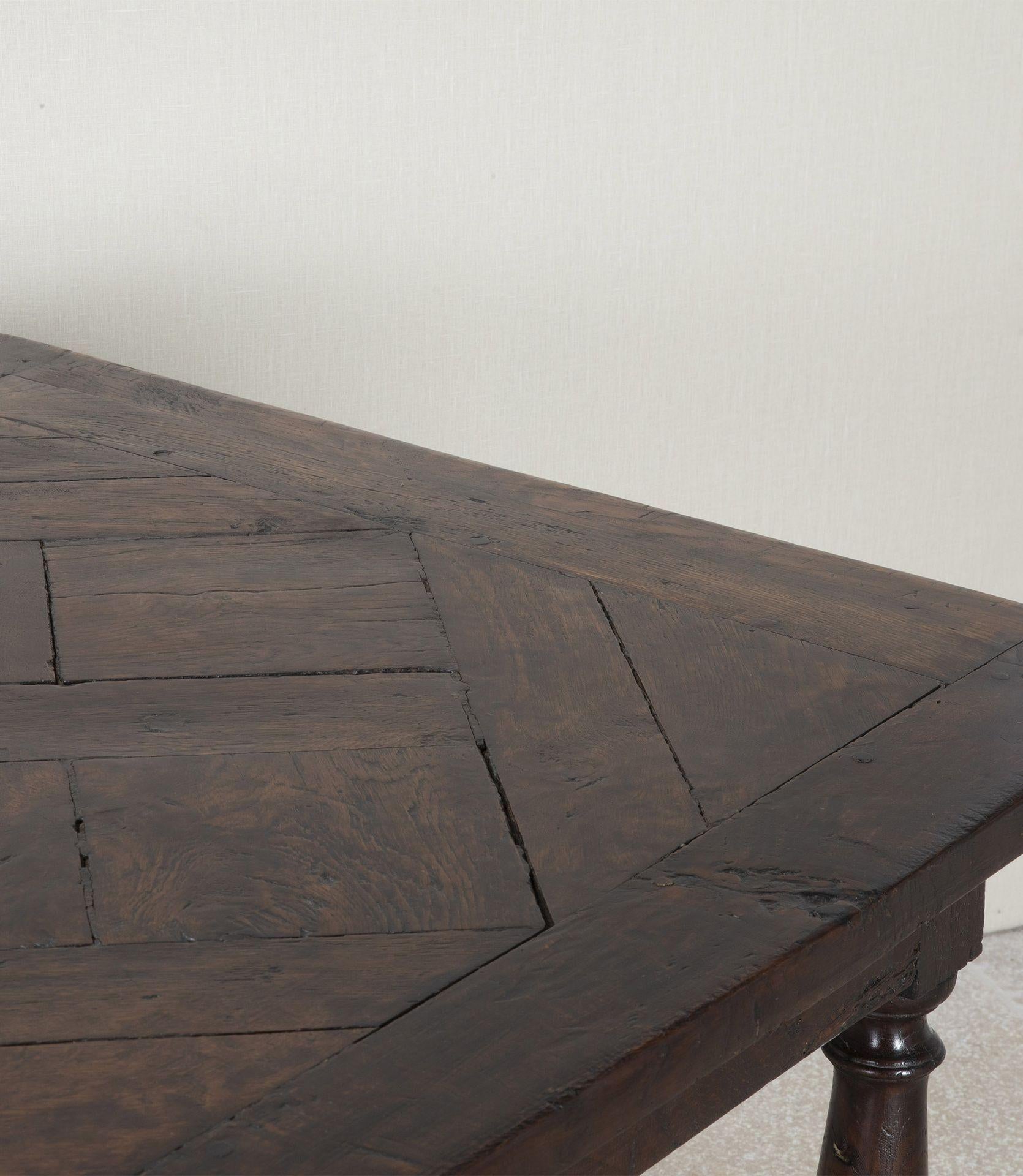 Large 17th-18th Century Parisian 'Versailles Parquetry' Oak Refectory Table Bon état - En vente à Gloucestershire, GB