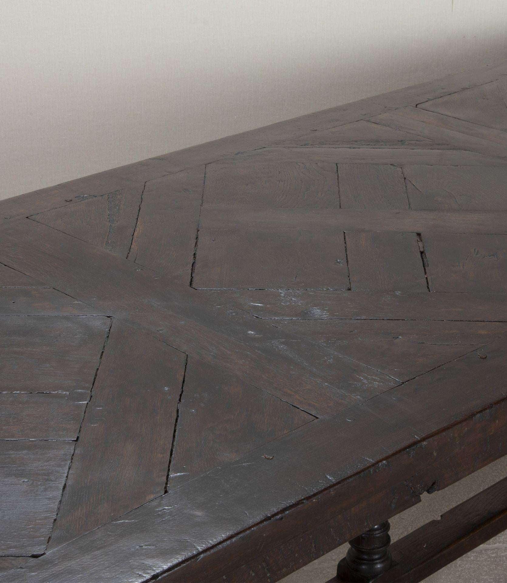 Chêne Large 17th-18th Century Parisian 'Versailles Parquetry' Oak Refectory Table en vente