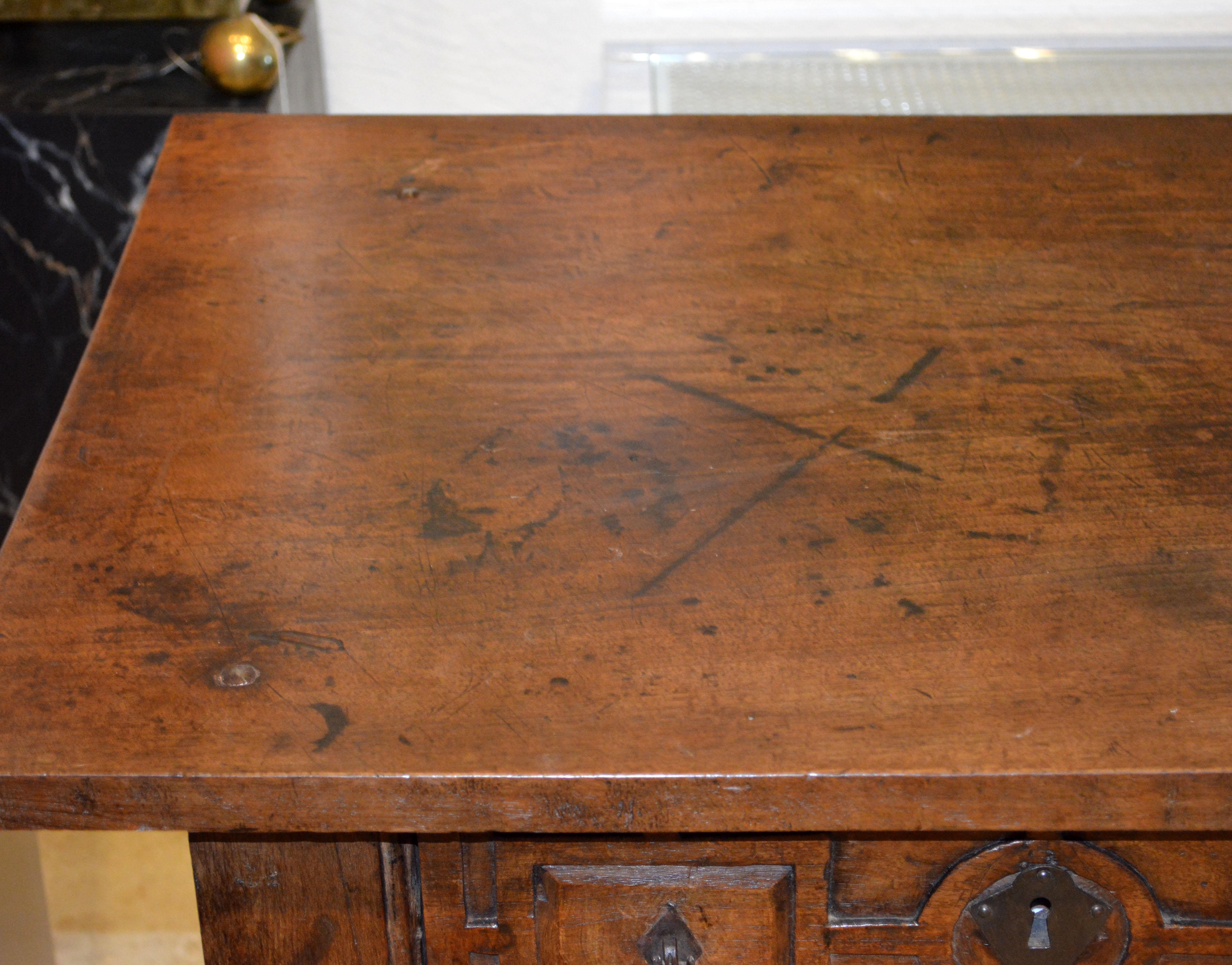 Large 17th-18th Century Spanish Renaissance Walnut Refectory Table or Hall Table 8