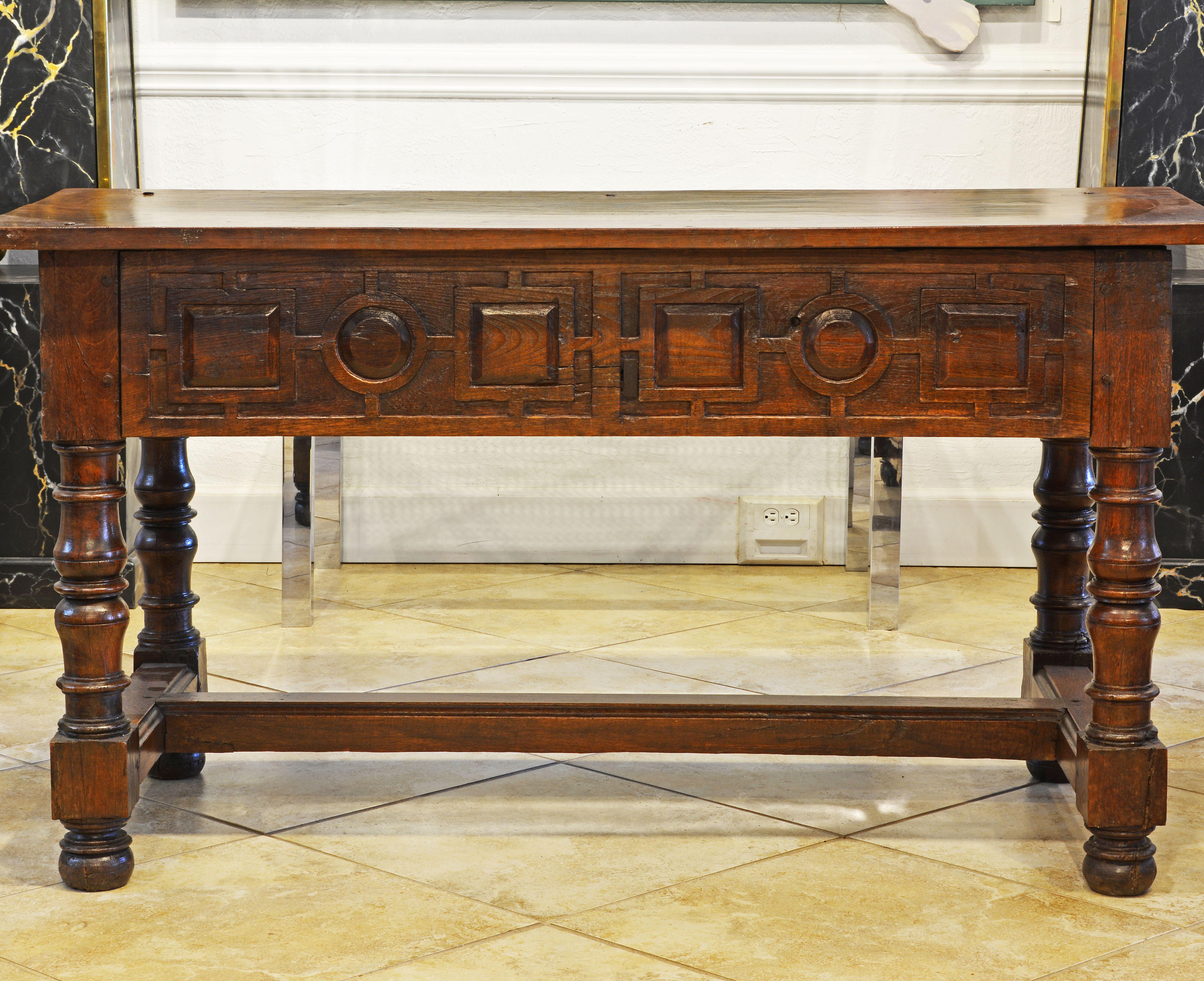 Large 17th-18th Century Spanish Renaissance Walnut Refectory Table or Hall Table In Good Condition In Ft. Lauderdale, FL