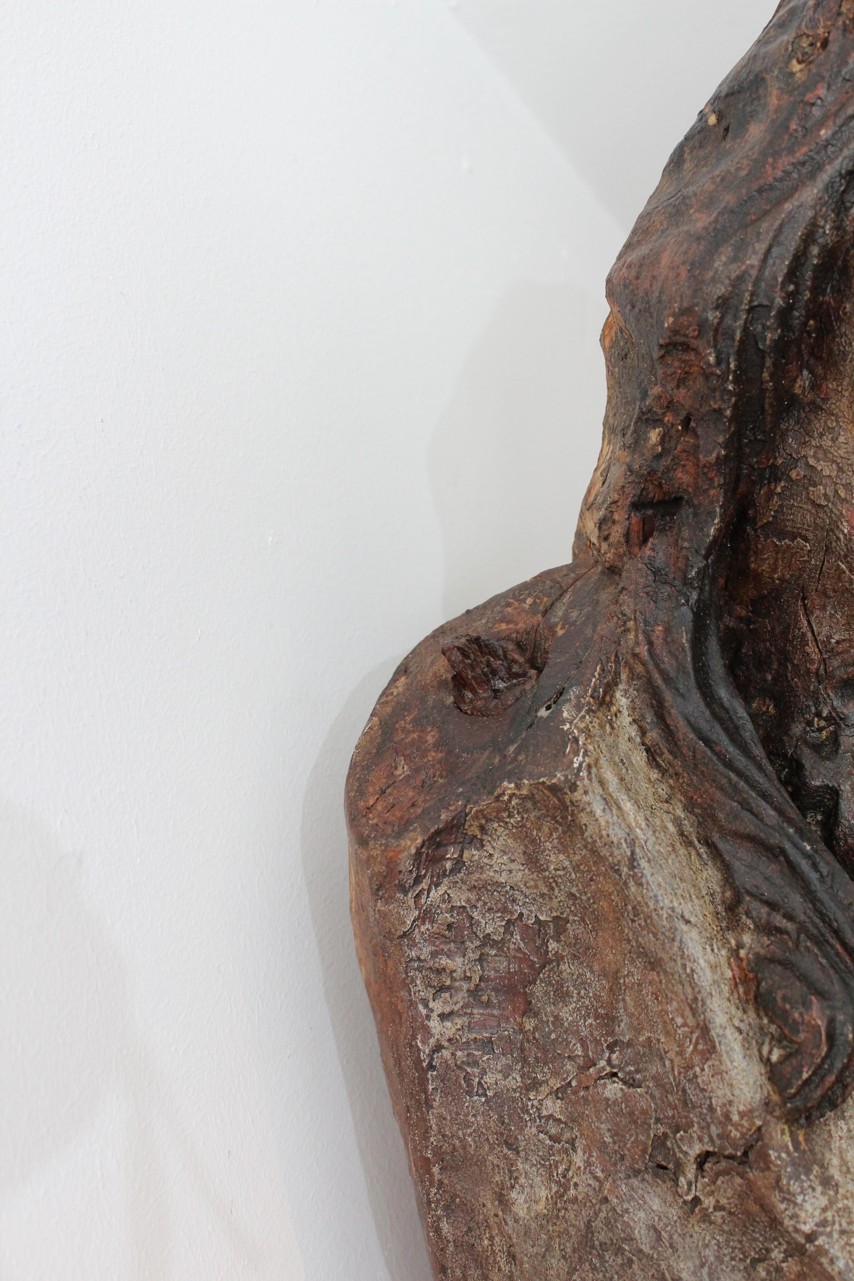 Polychromé Large A.I.C. Corpus Christi en bois du 17ème siècle. en vente