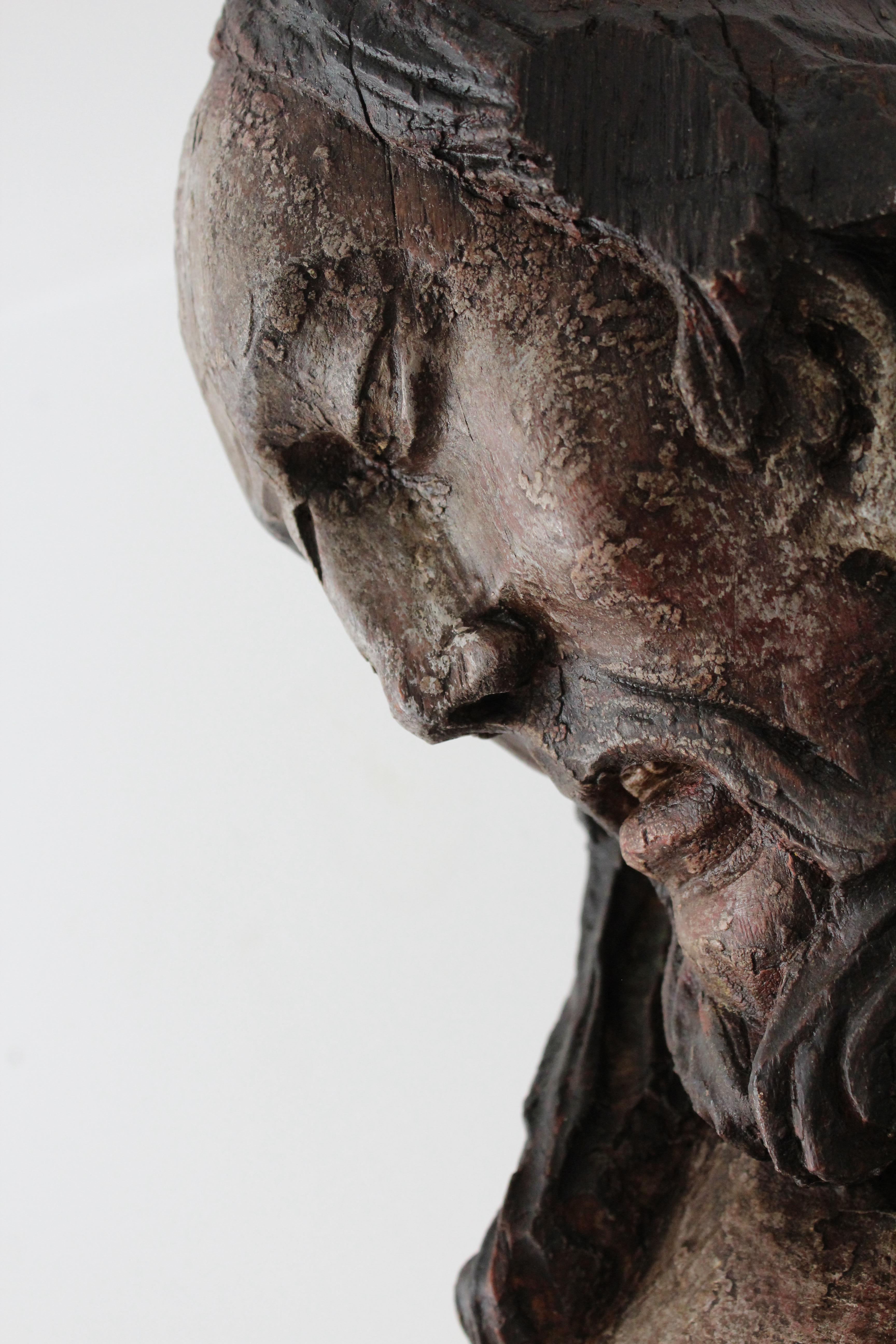 Large A.I.C. Corpus Christi en bois du 17ème siècle. en vente 3