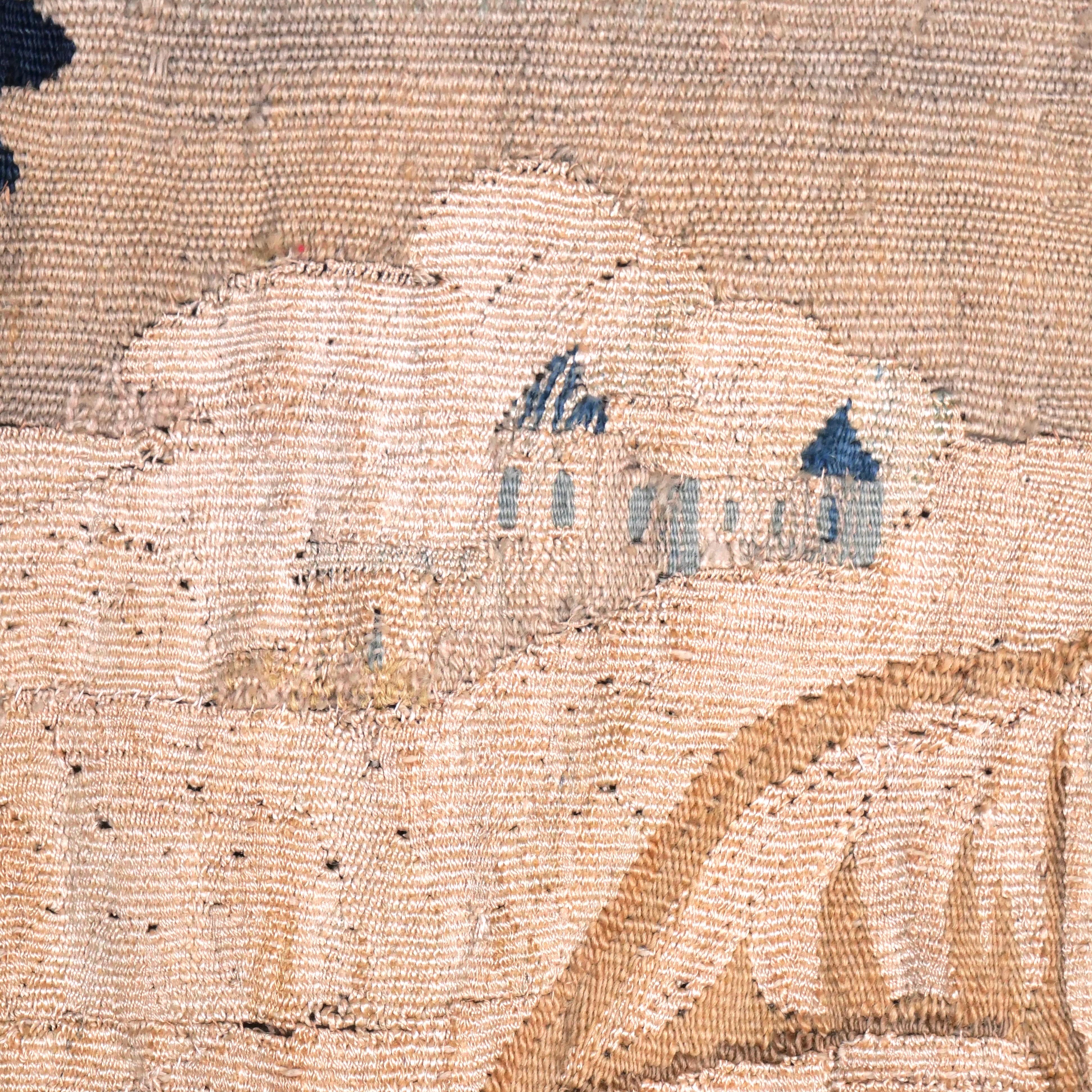 Atemberaubend lebendiger Aubusson-Wandteppich aus dem späten 17. und frühen 18. Starke Verdure-Themen mit einer Szene, die Bathseba und David in der Mitte darstellt. Für seine Herstellung wurde eine ungewöhnlich große Menge Seide verwendet. 

Vor