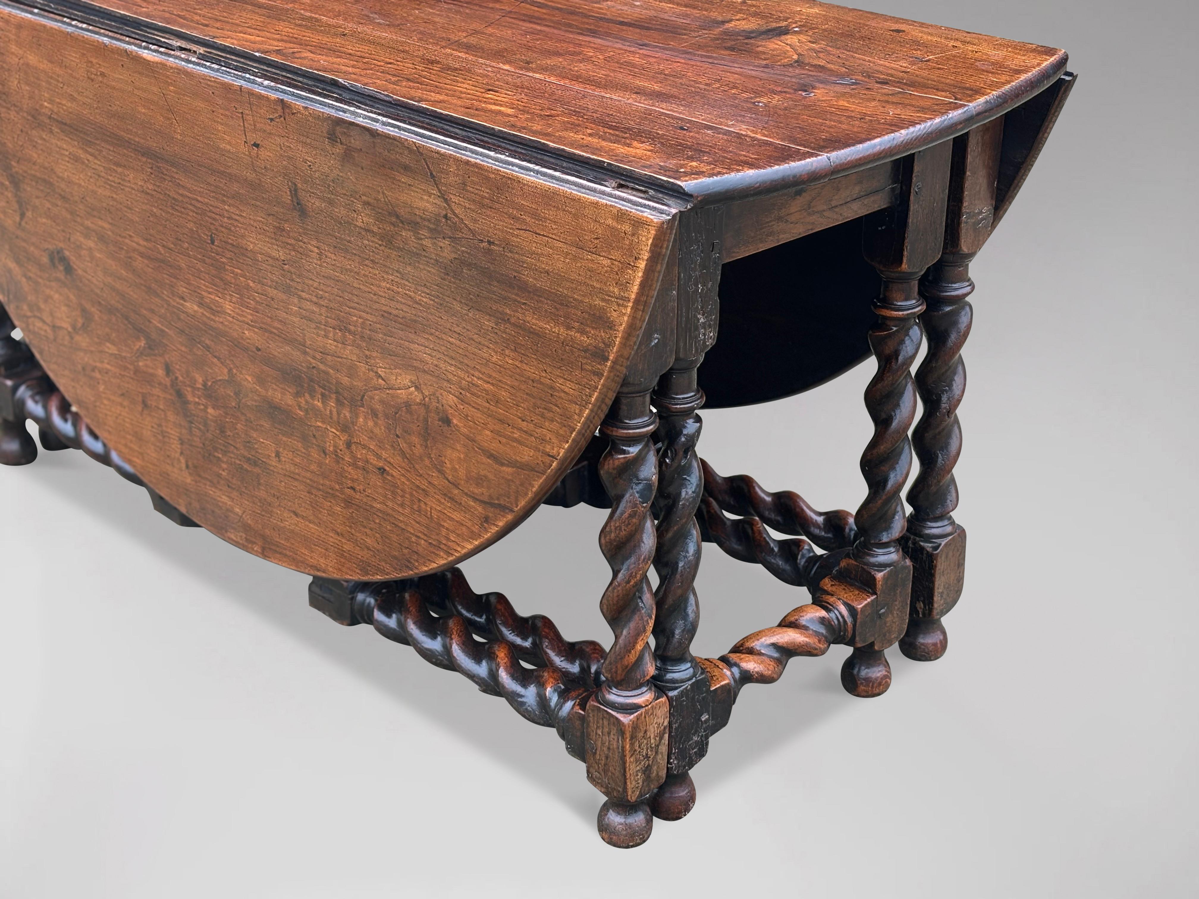 Large 17th Century Charles II Period Solid Oak Double Gateleg Table For Sale 5