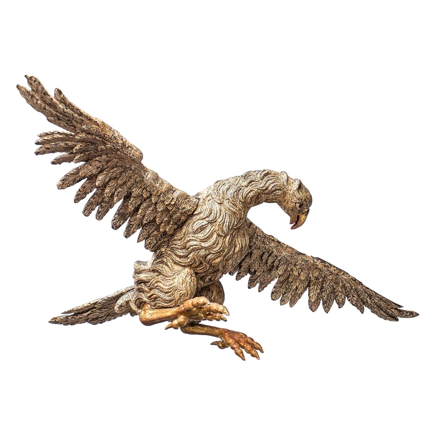 Grande sculpture italienne d'aigle ou d'oiseau de proie en bois sculpté du 17ème siècle suspendue