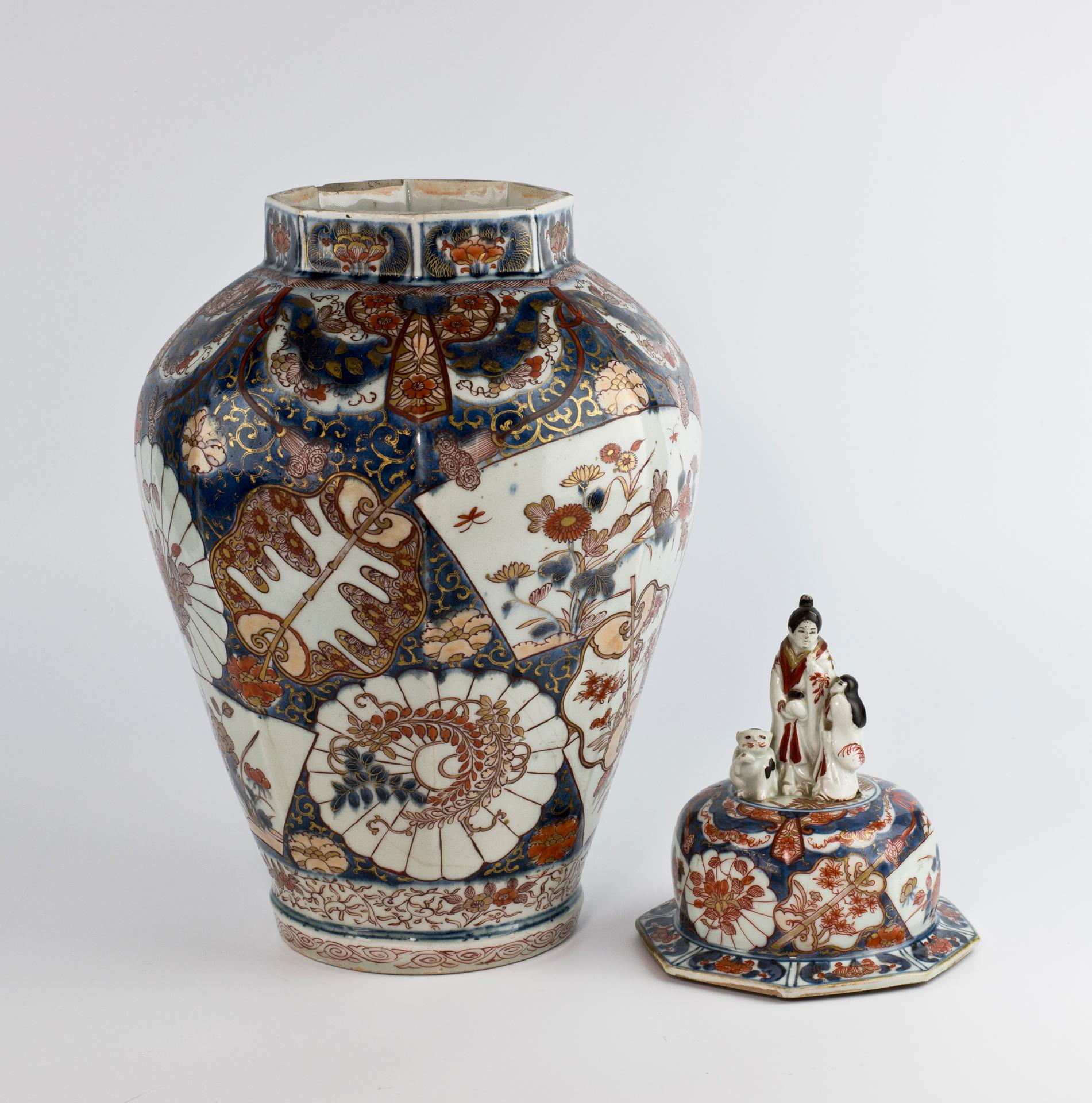 Large 17th Century Japanese Arita Vase - Genroku Period For Sale 1