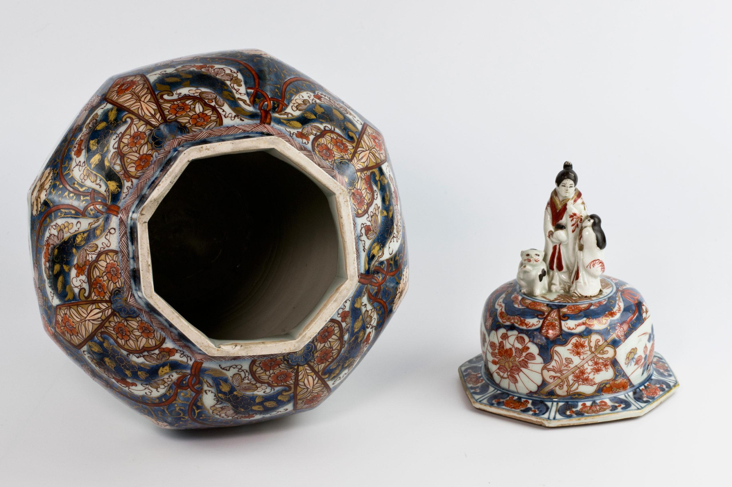 Large 17th Century Japanese Arita Vase - Genroku Period For Sale 2