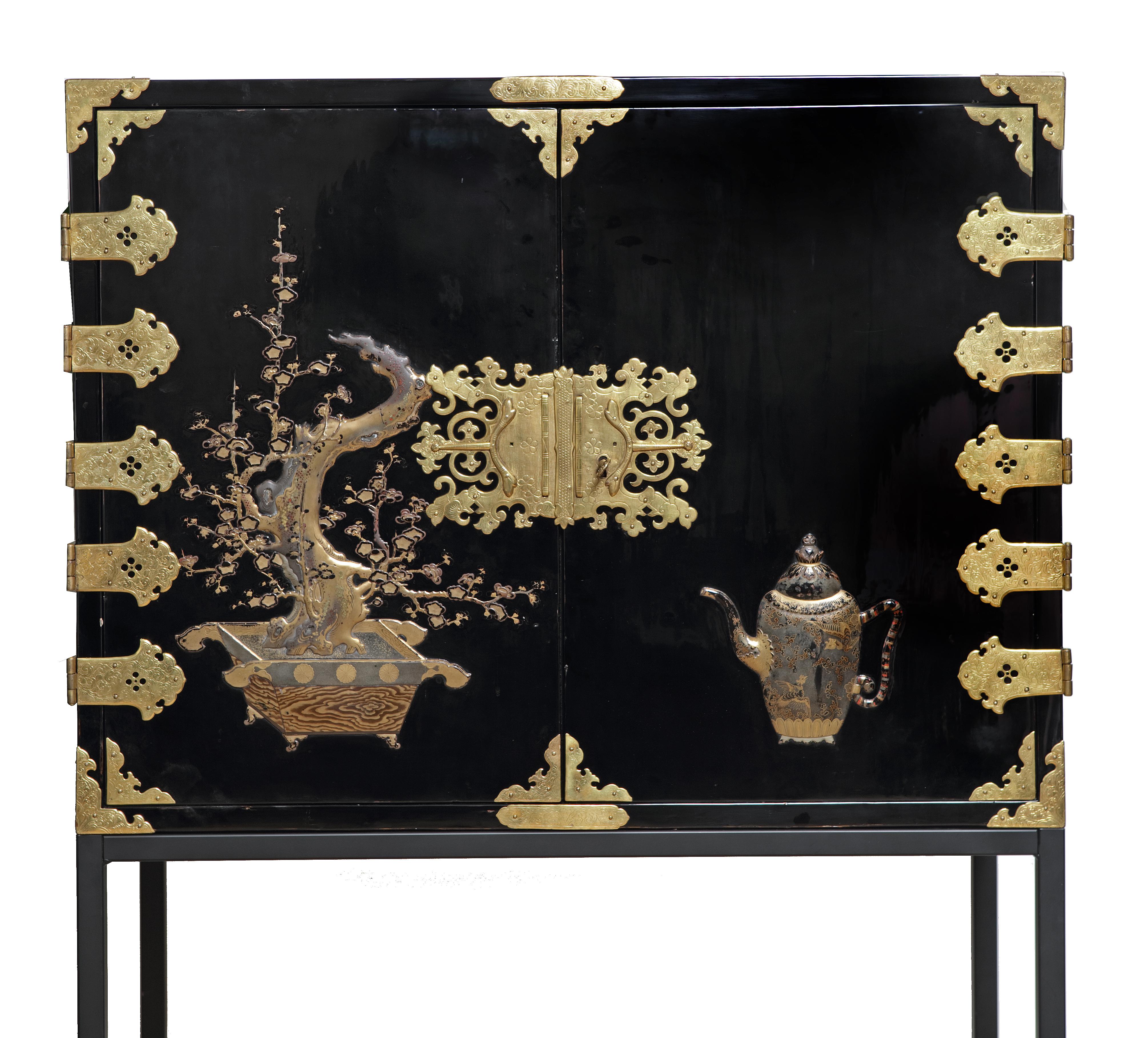 Edo Large 17th Century Japanese Lacquer Cabinet on Modern Powder-Coated Stand