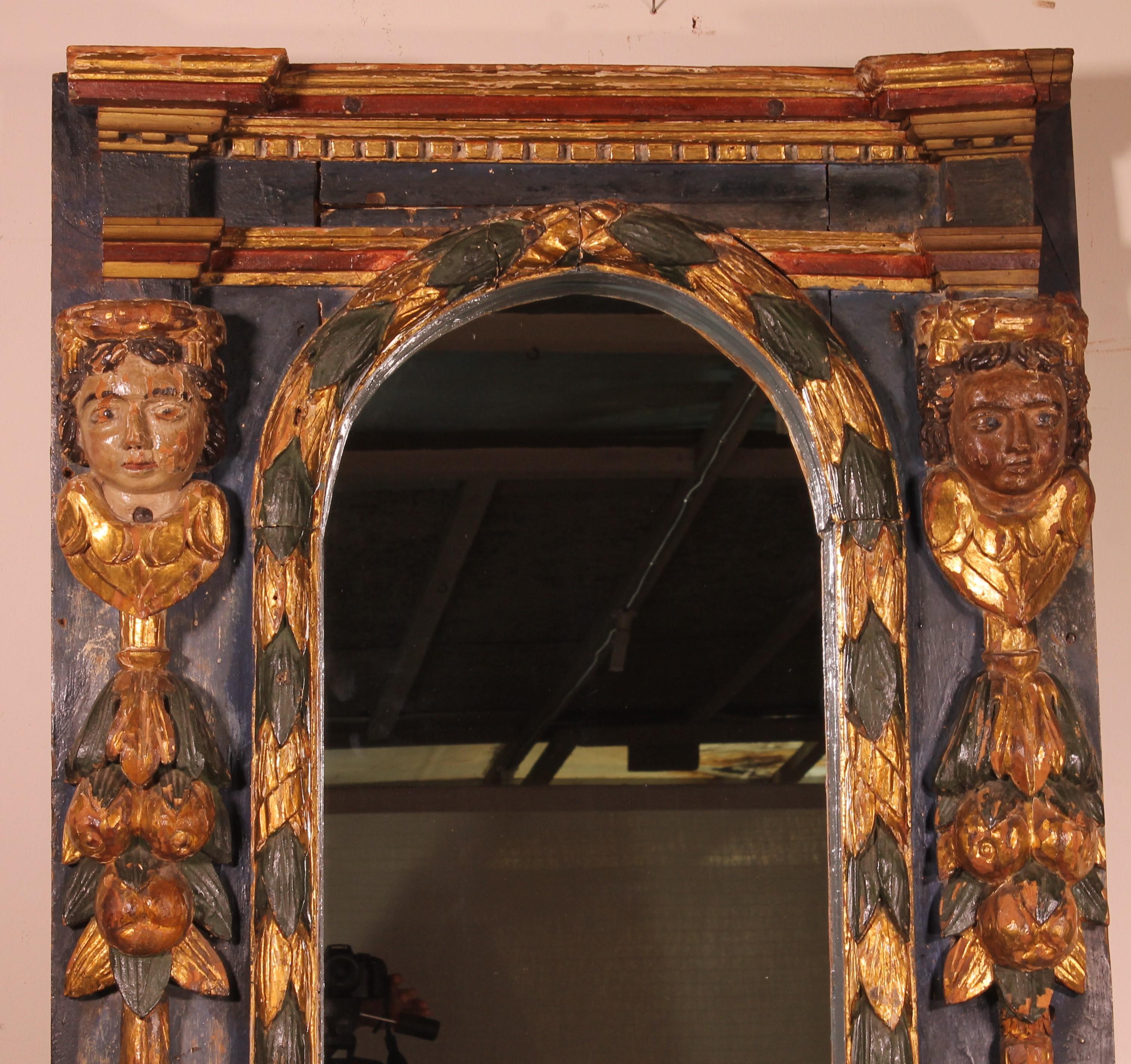 Large 17th Century Spanish Mirror In Polychrome Wood In Good Condition For Sale In Brussels, Brussels