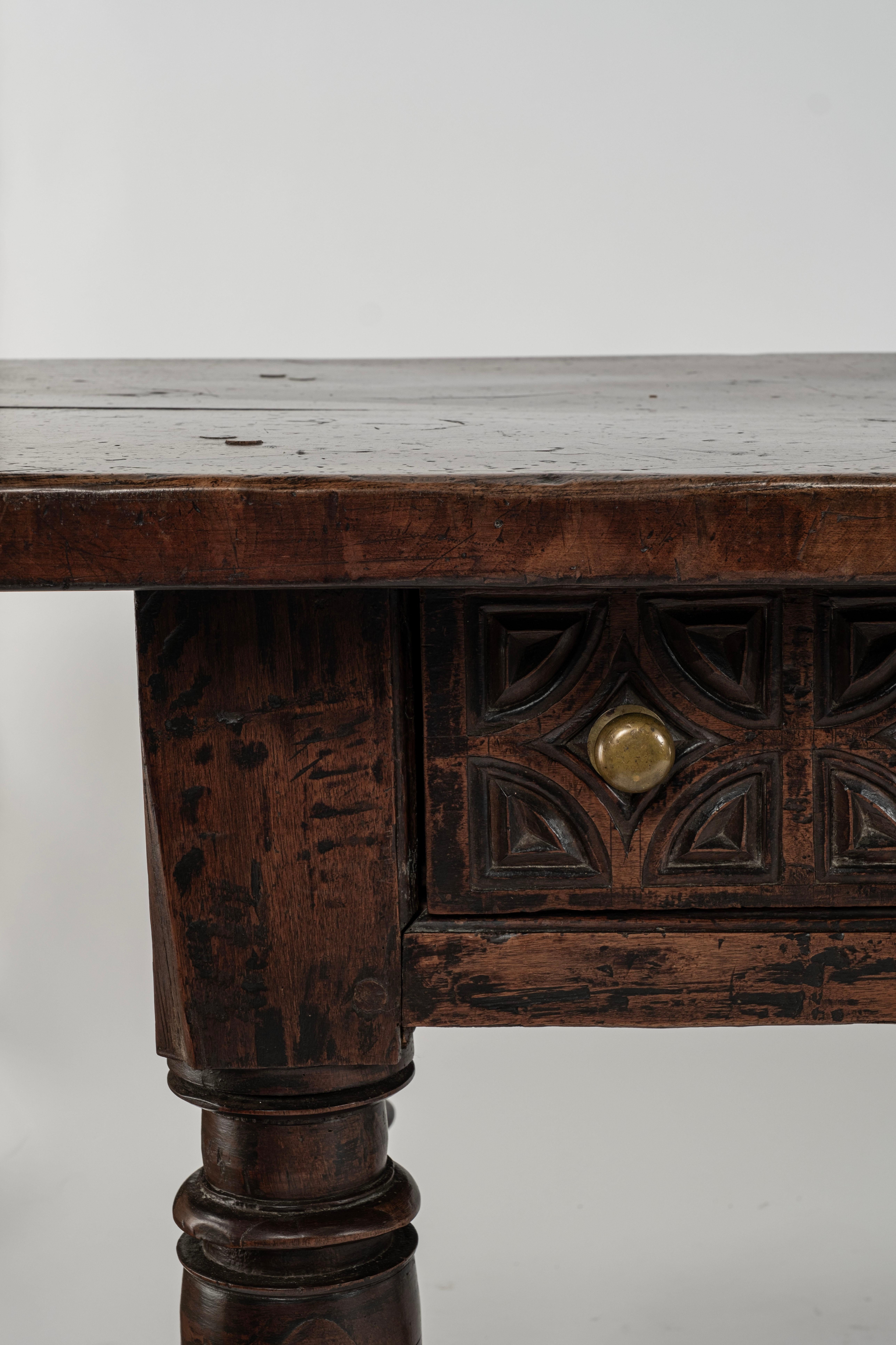 17ème siècle Grande table en noyer espagnole du 17e siècle en vente