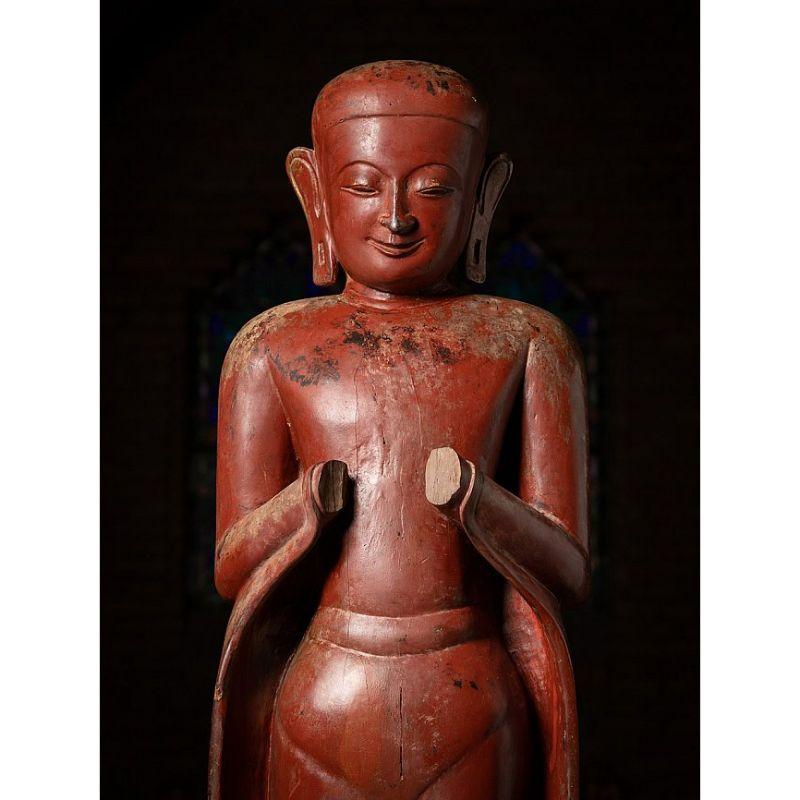 Material: wood
180 cm high 
43 cm wide and 34,5 cm deep
With traces of 24 krt. gilding
Ava style
Namaskara mudra
Originating from Burma
17th century.

