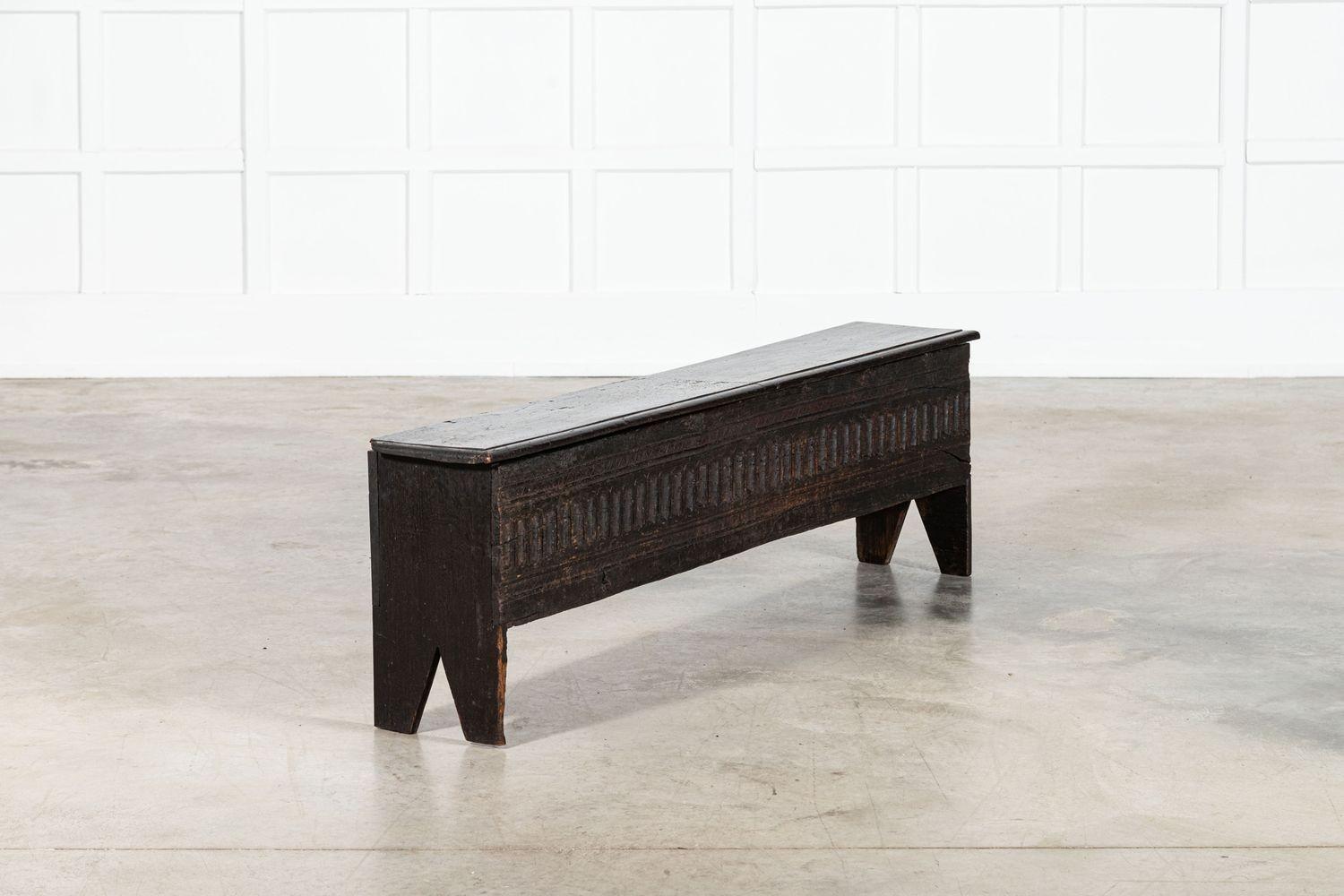 Large 17th English Oak Sword Chest In Good Condition In Staffordshire, GB