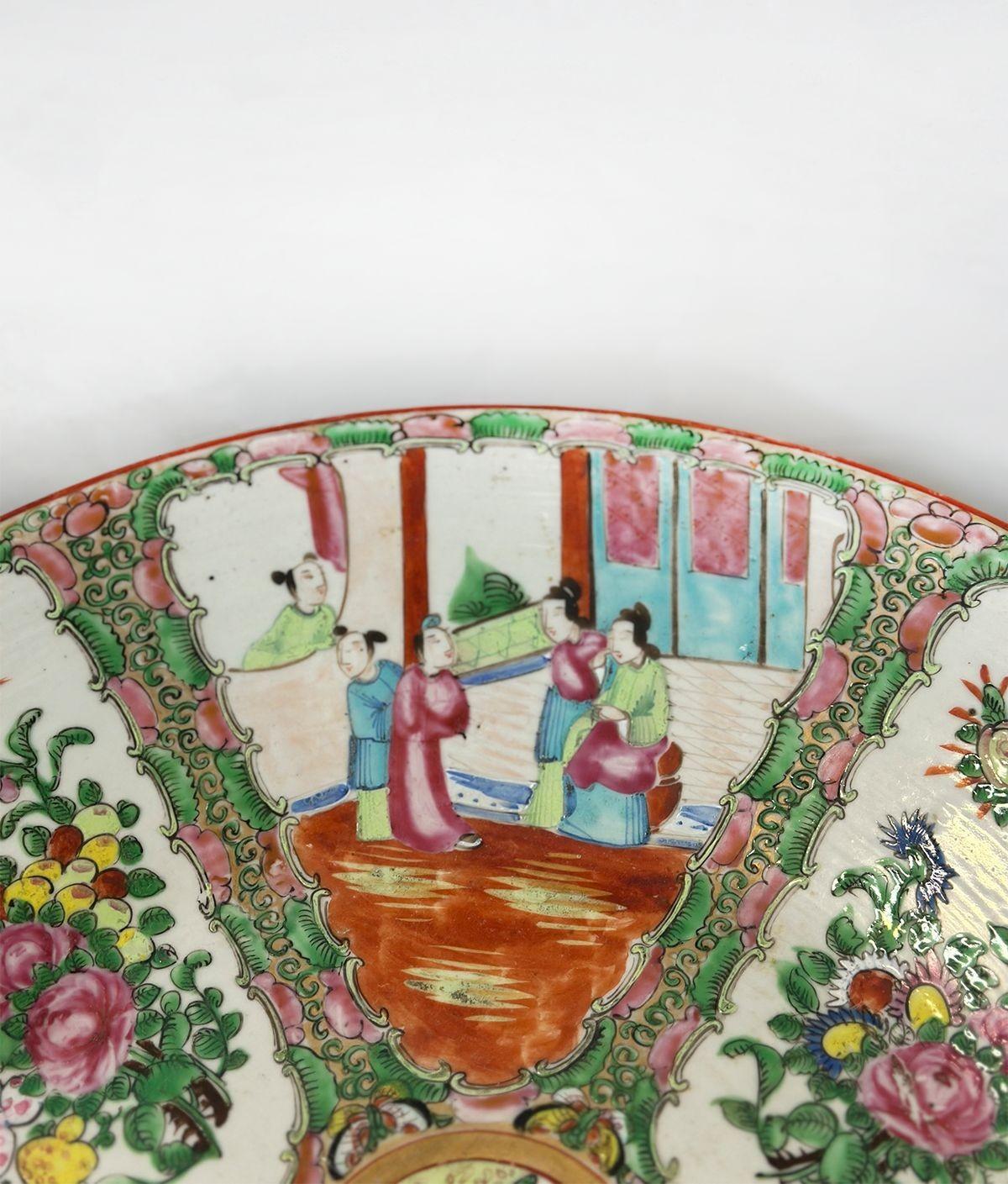 Large 18/19th Century Chinese Rose Canton Charger Plate In Good Condition For Sale In Los Angeles, CA