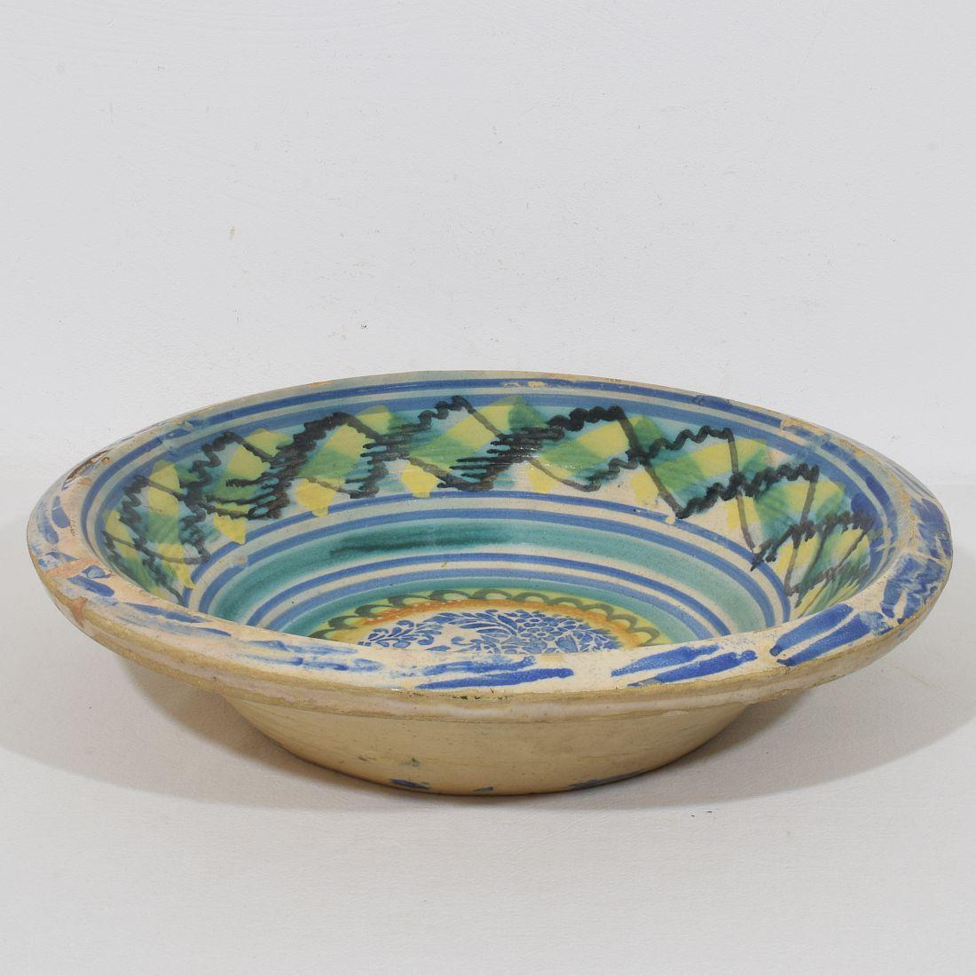 Large 18-19th Century Spanish Glazed Earthenware Bowl en venta 2
