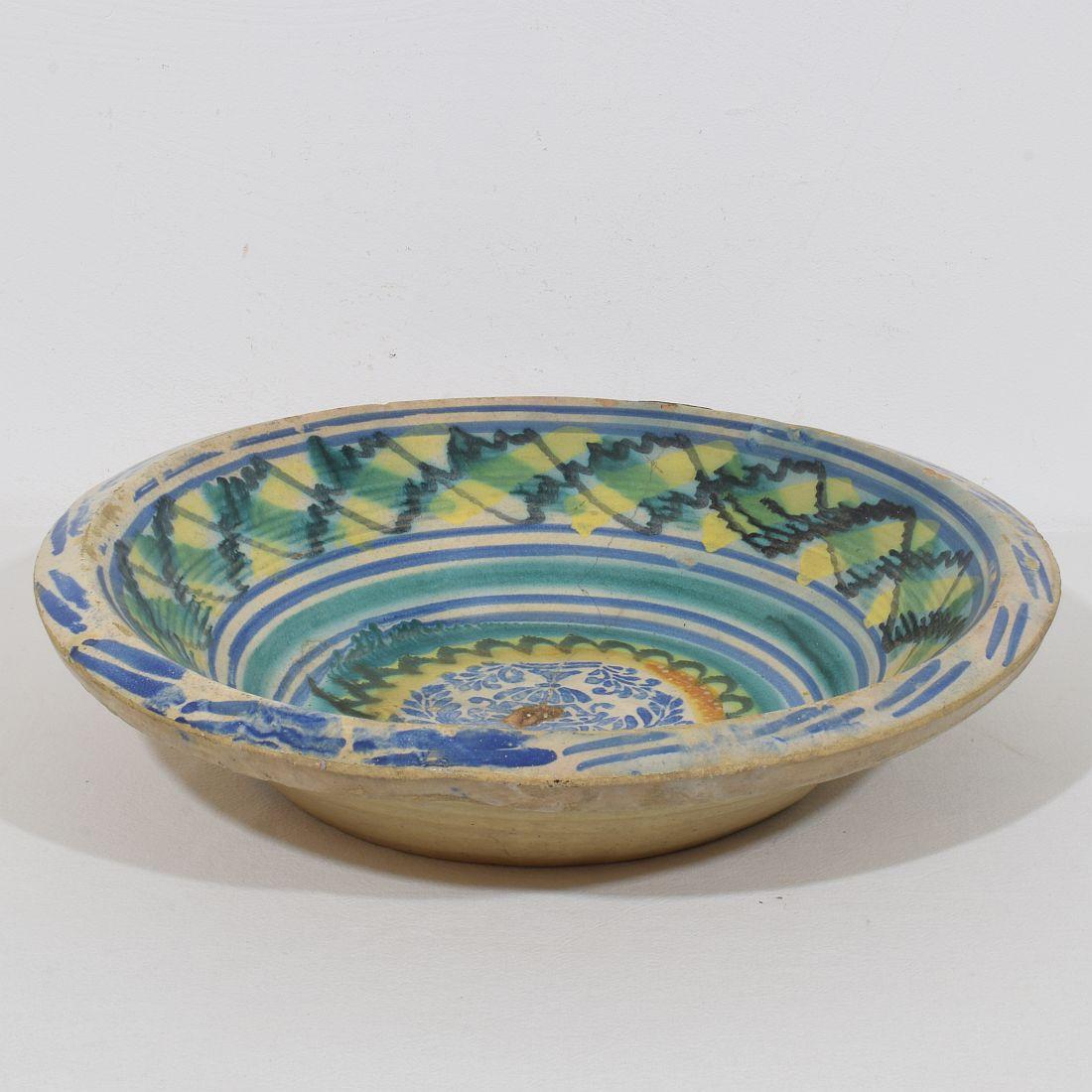 Large 18-19th Century Spanish Glazed Earthenware Bowl en venta 3