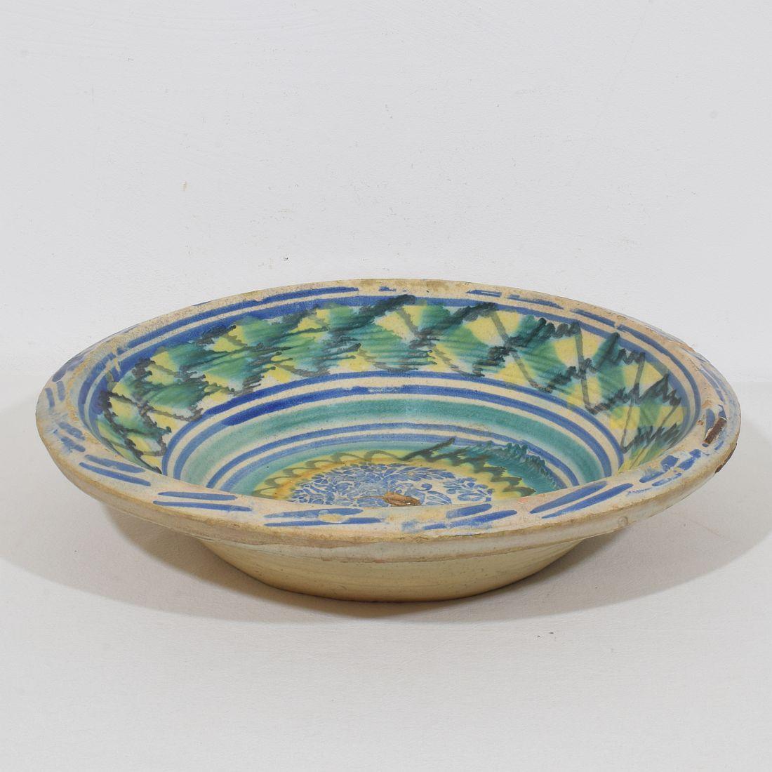 Large 18-19th Century Spanish Glazed Earthenware Bowl en venta 4