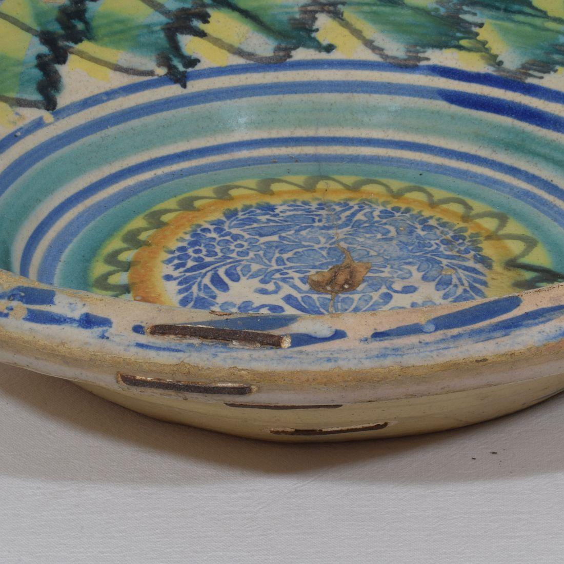 Large 18-19th Century Spanish Glazed Earthenware Bowl en venta 5