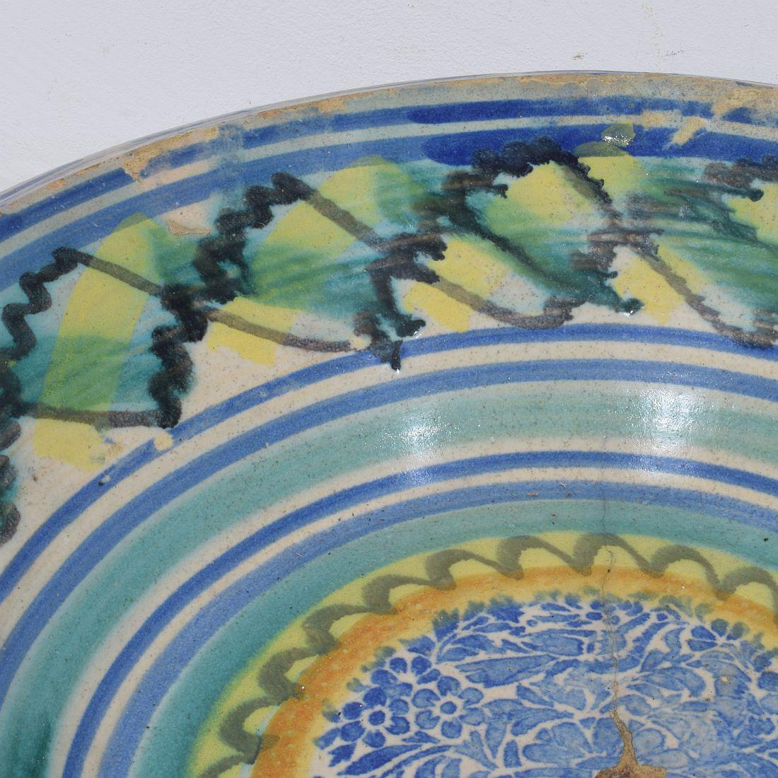 Large 18-19th Century Spanish Glazed Earthenware Bowl en venta 7