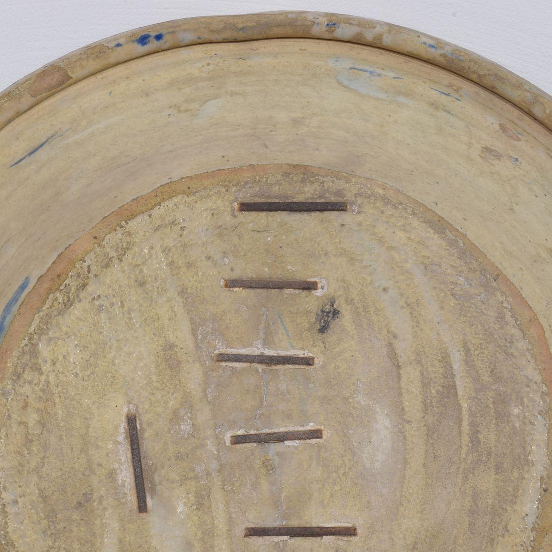 Large 18-19th Century Spanish Glazed Earthenware Bowl en venta 9