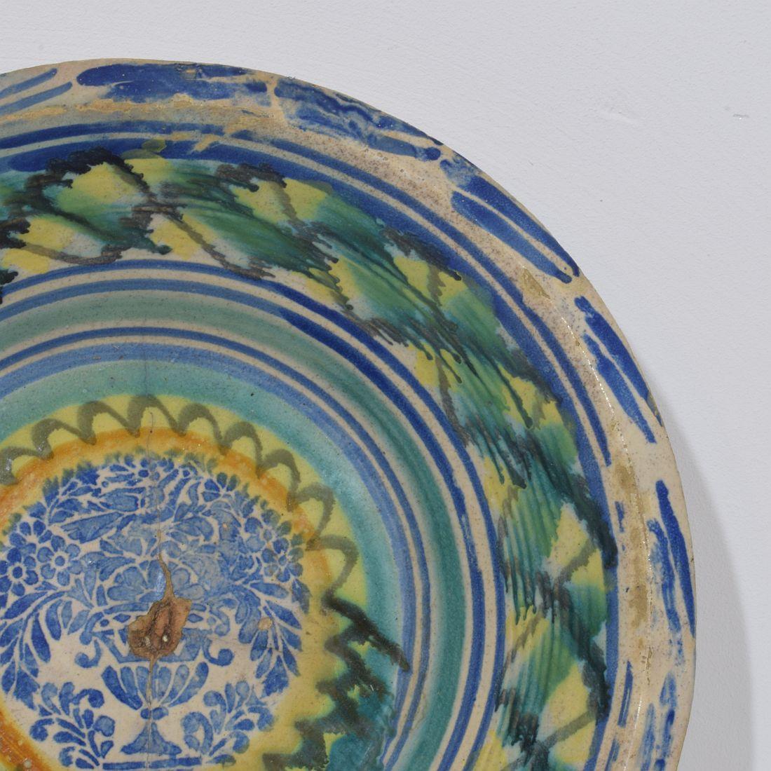 Large 18-19th Century Spanish Glazed Earthenware Bowl Rústico en venta
