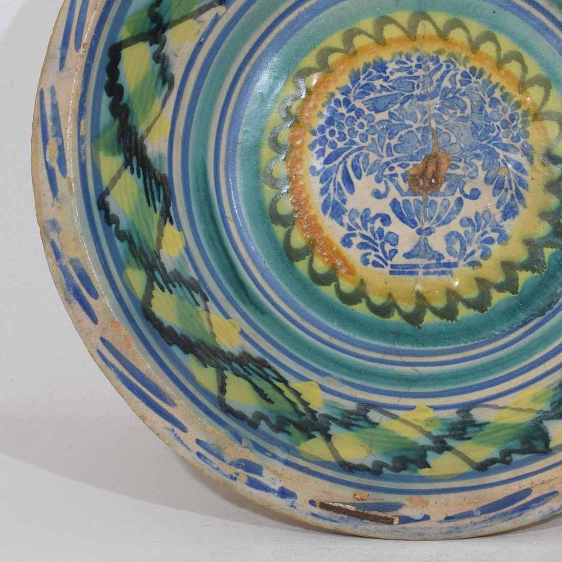 Large 18-19th Century Spanish Glazed Earthenware Bowl Español en venta