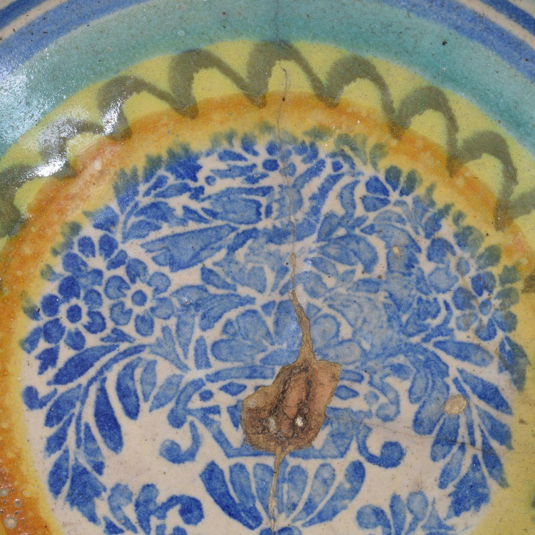 Large 18-19th Century Spanish Glazed Earthenware Bowl Loza de barro en venta