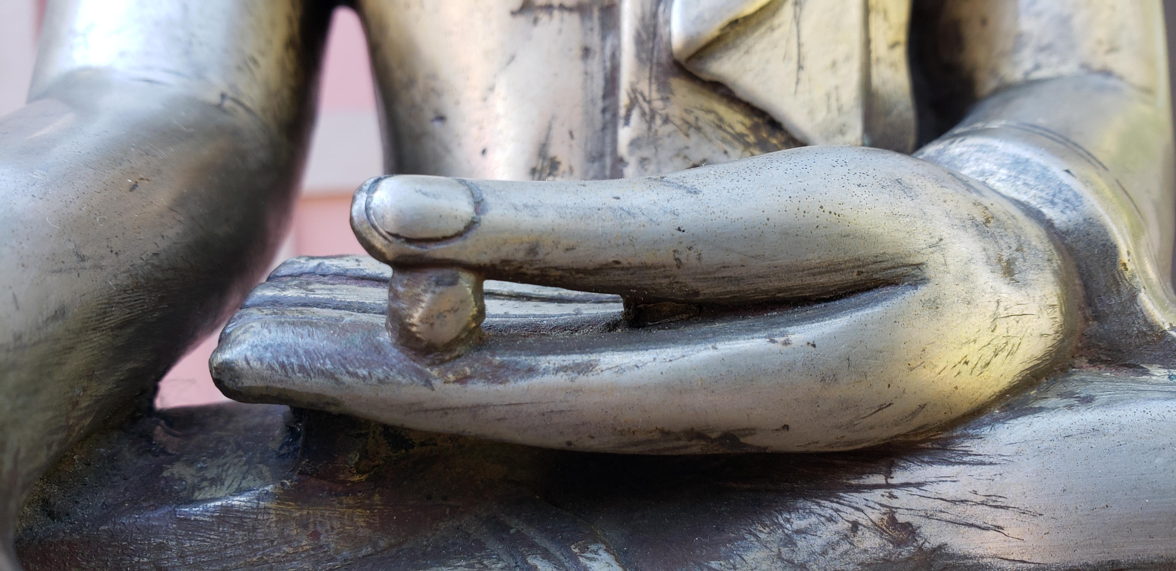 Large 18/19thC  Burmese bronze Buddha with inscription on the front of the base. In Good Condition For Sale In Ukiah, CA