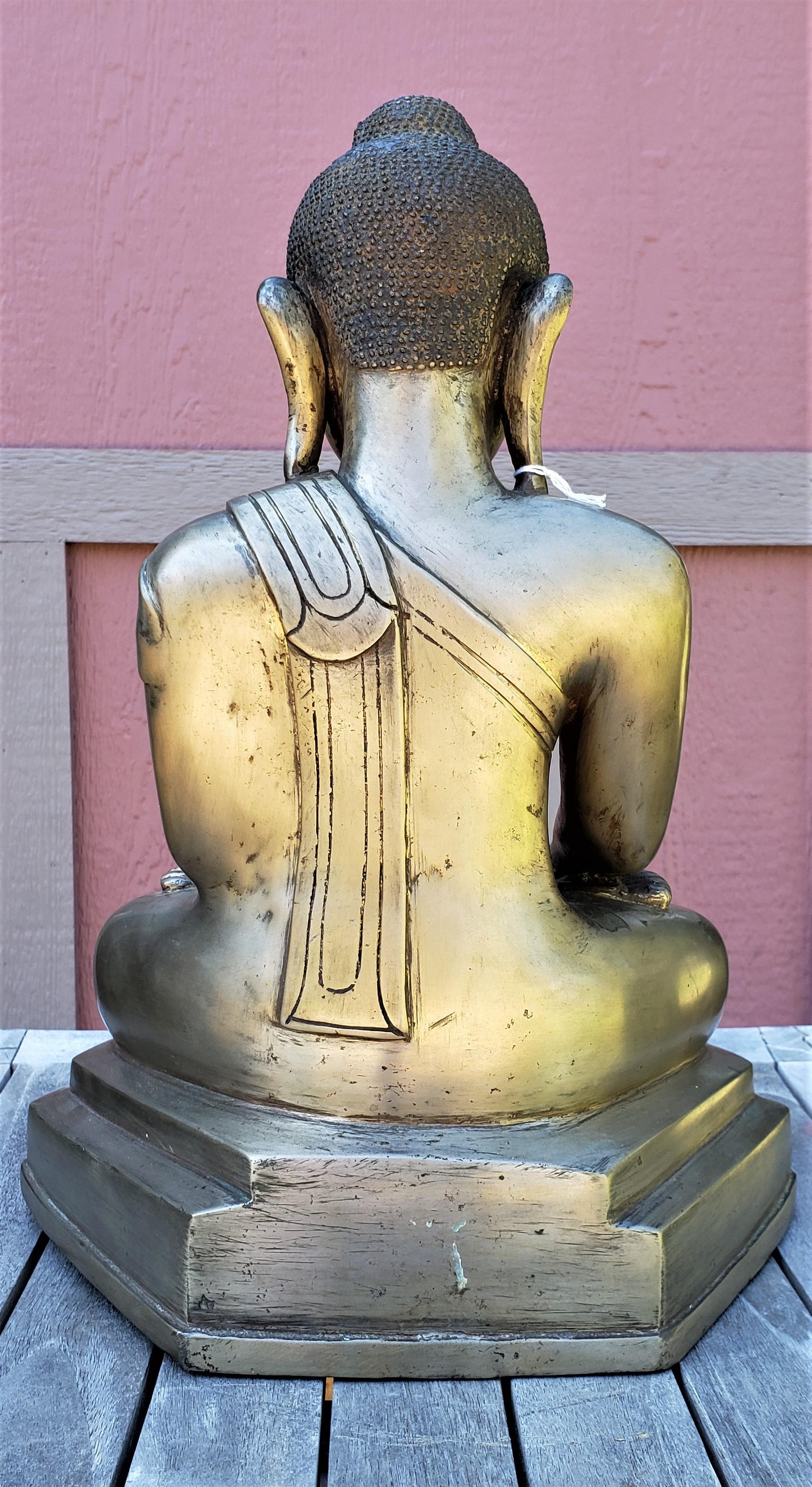 Large 18/19thC  Burmese bronze Buddha with inscription on the front of the base. For Sale 1