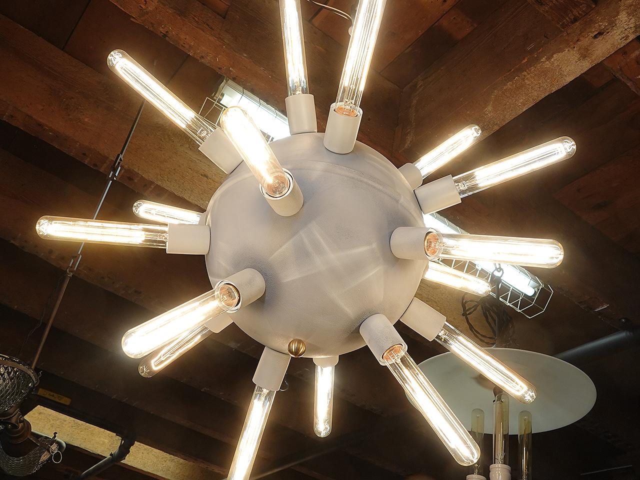 Lampada Spudnick originale di metà secolo con 18 lampadine di grandi dimensioni In condizioni buone in vendita a Peekskill, NY